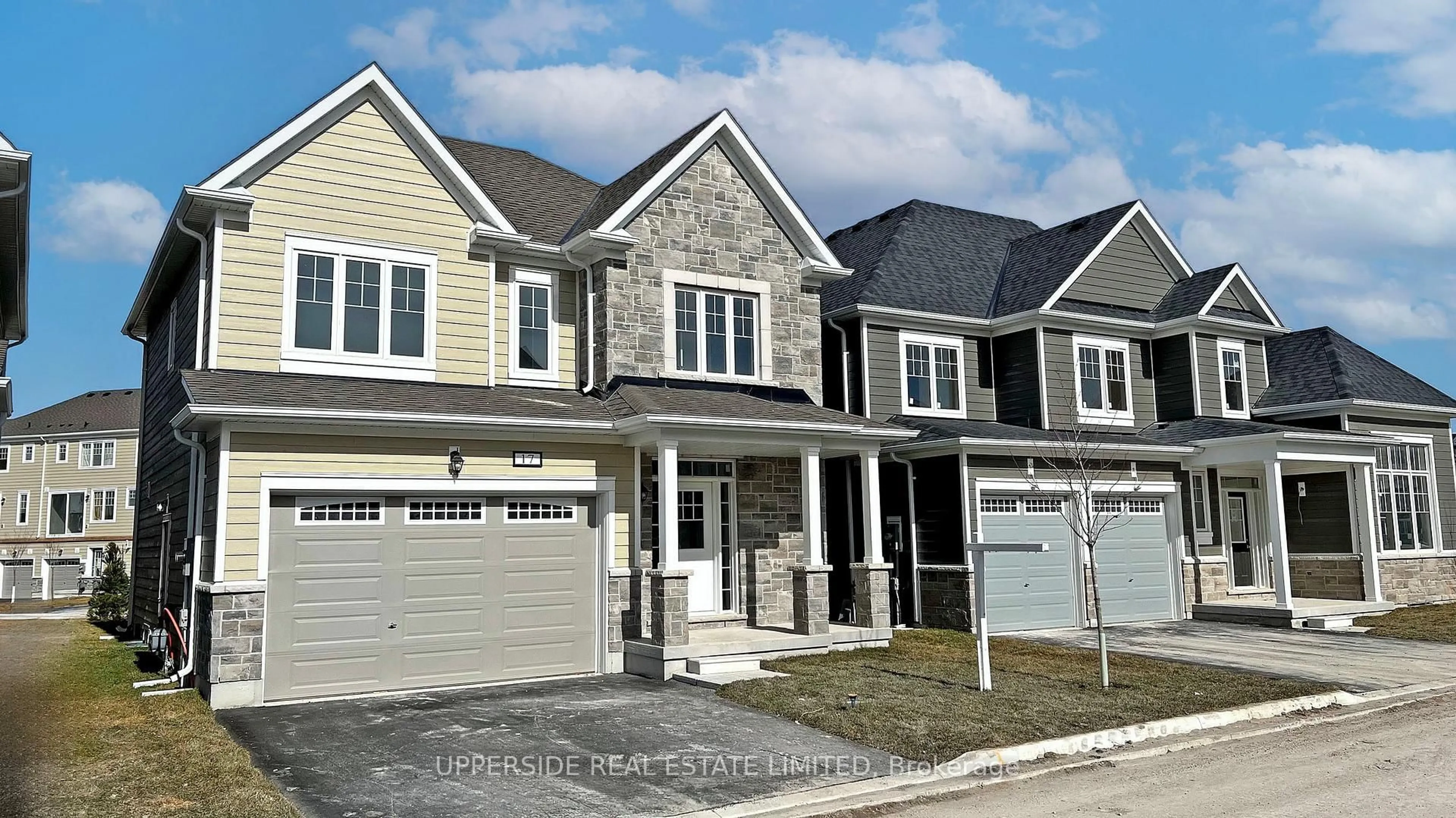 Home with vinyl exterior material, street for 17 Shapira Ave, Wasaga Beach Ontario L9Z 0K2