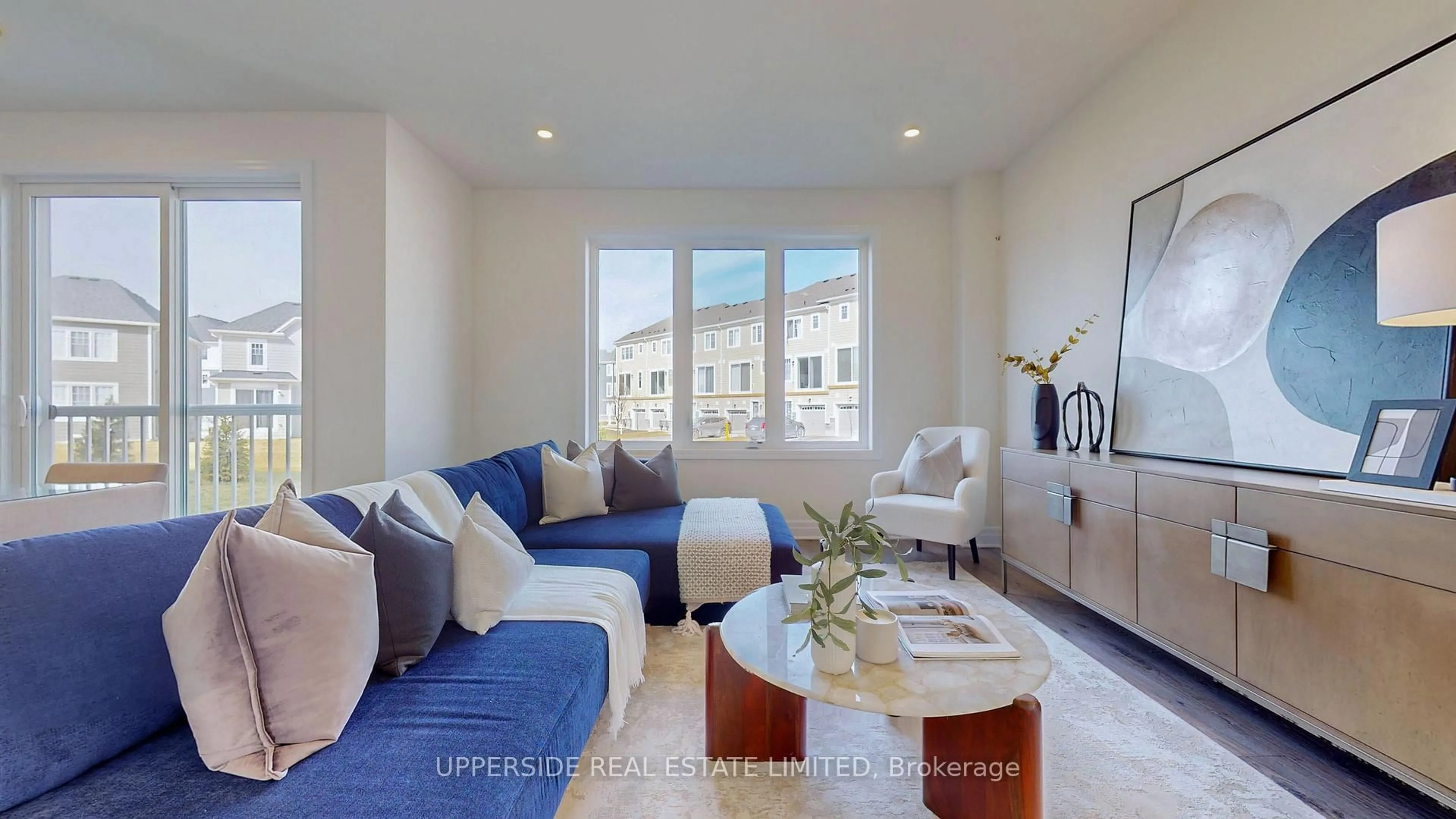 Living room with furniture, unknown for 17 Shapira Ave, Wasaga Beach Ontario L9Z 0K2