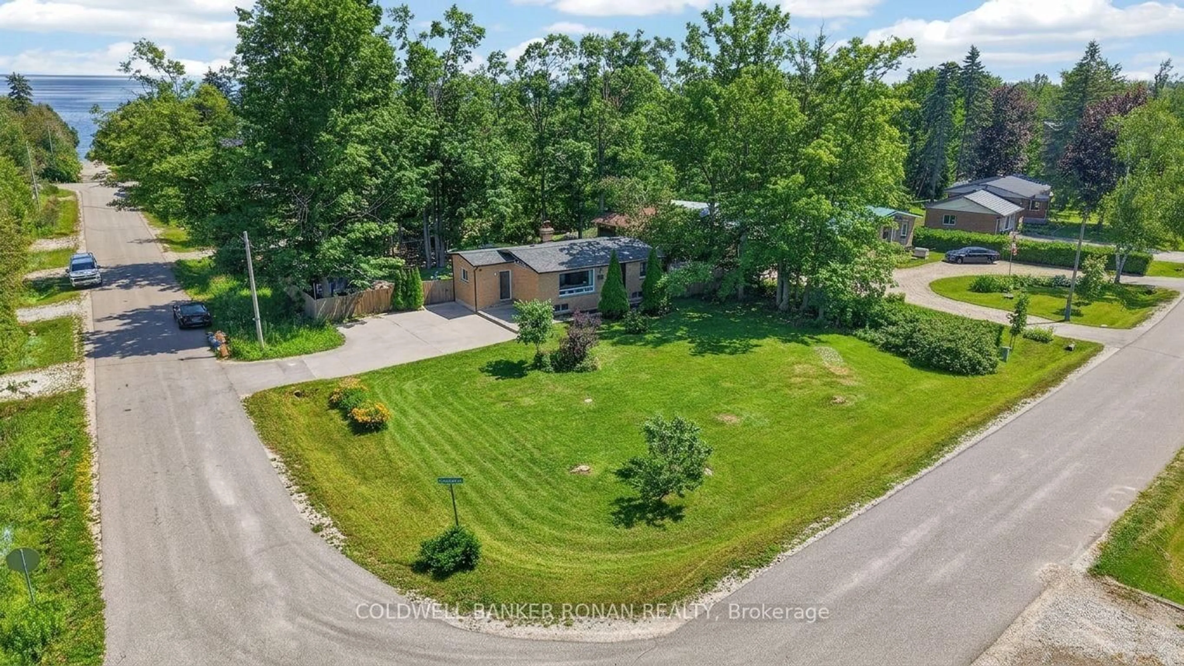 A pic from outside/outdoor area/front of a property/back of a property/a pic from drone, unknown for 4 Blackman Blvd, Oro-Medonte Ontario L0L 1T0