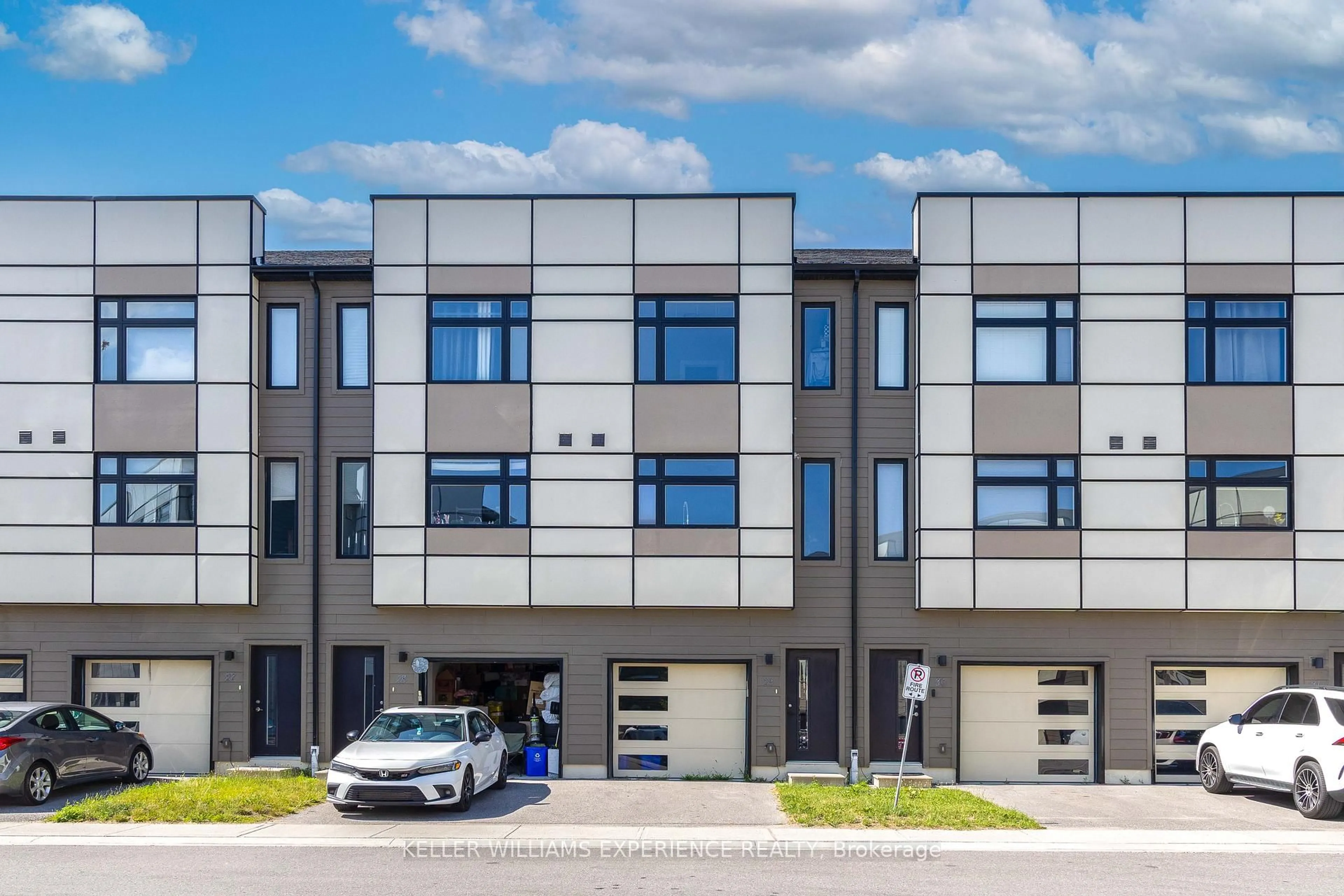 Home with vinyl exterior material, street for 540 Essa Rd #29, Barrie Ontario L9J 0H2