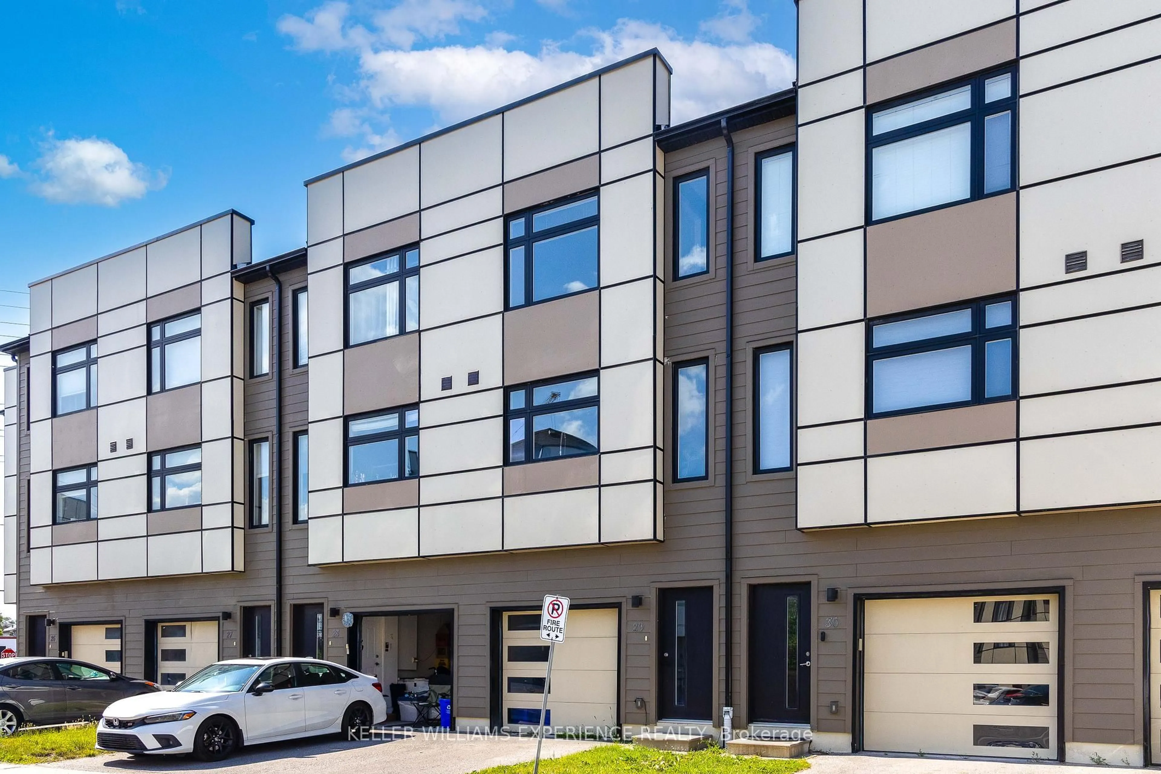 Home with vinyl exterior material, street for 540 Essa Rd #29, Barrie Ontario L9J 0H2