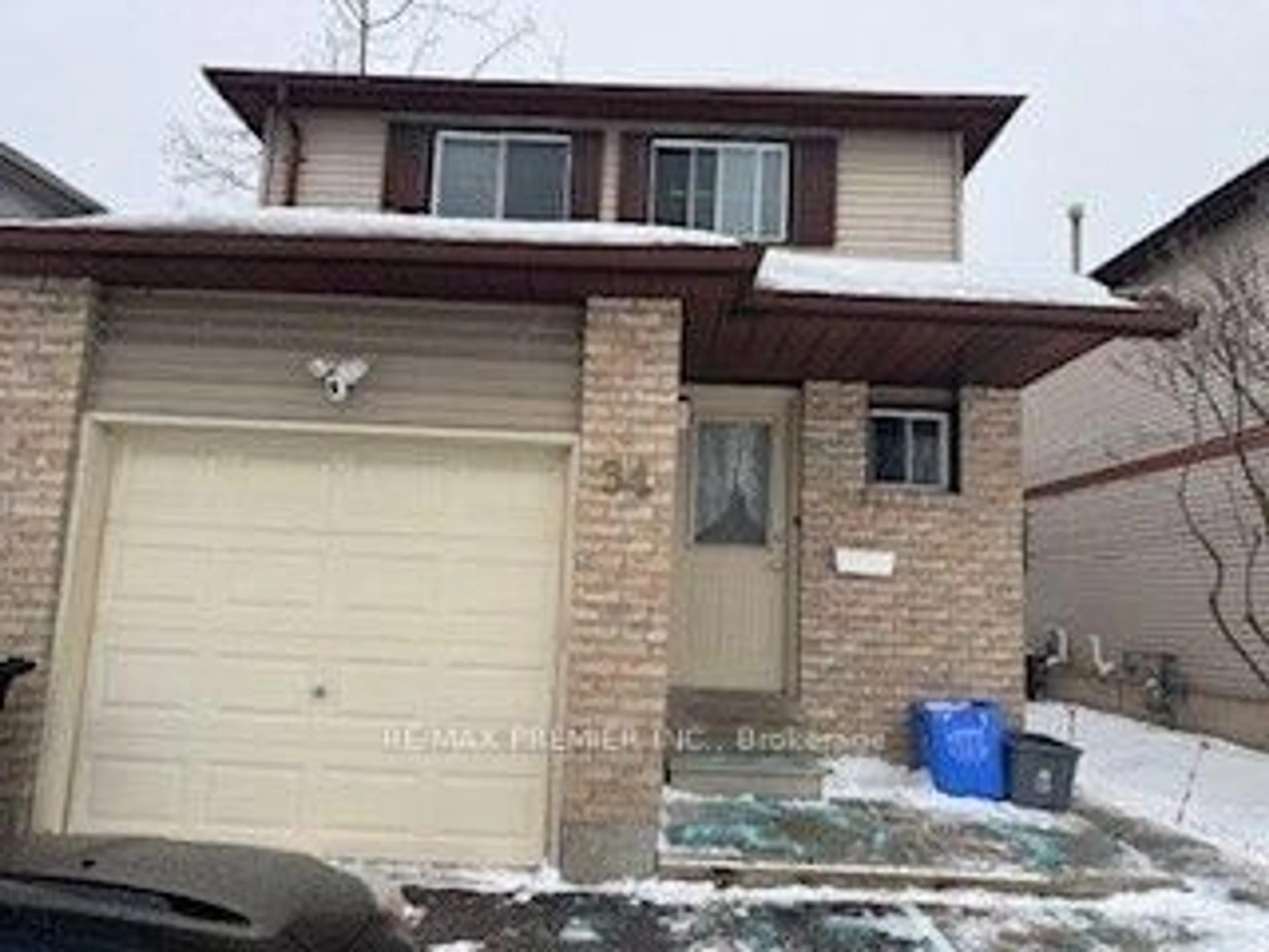 Home with brick exterior material, street for 34 Argyle Rd, Barrie Ontario L4N 6P7