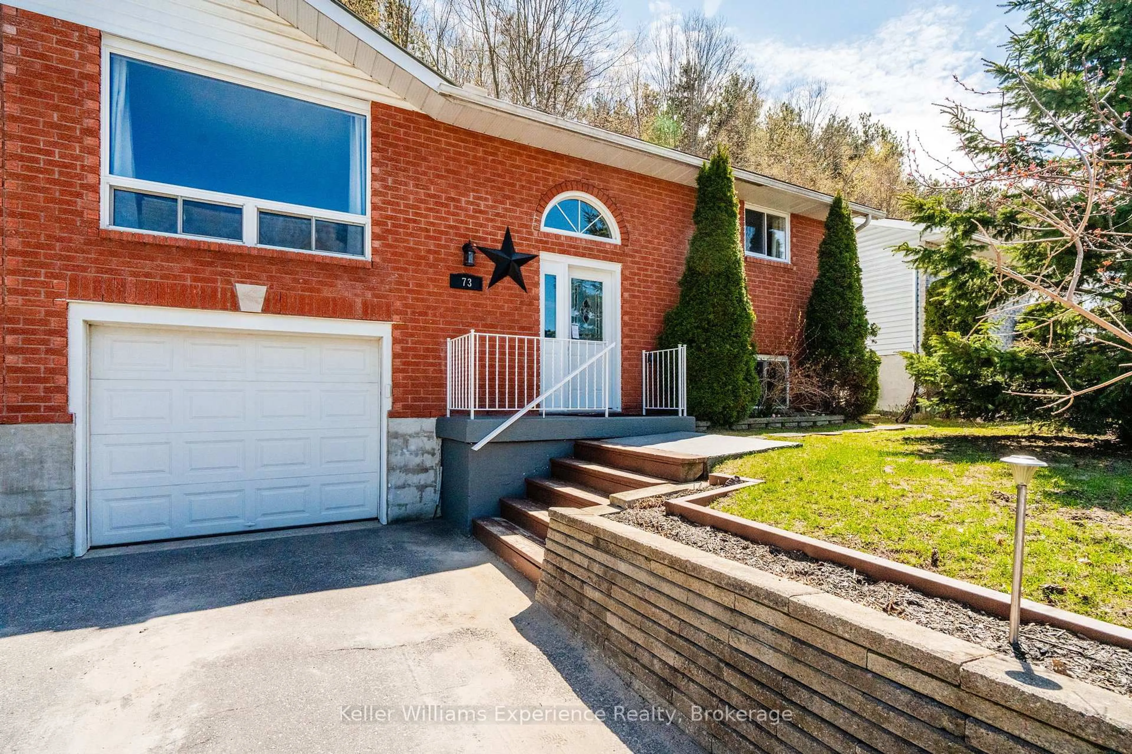 Home with brick exterior material, street for 73 Therrien Crt, Penetanguishene Ontario L9M 1P6