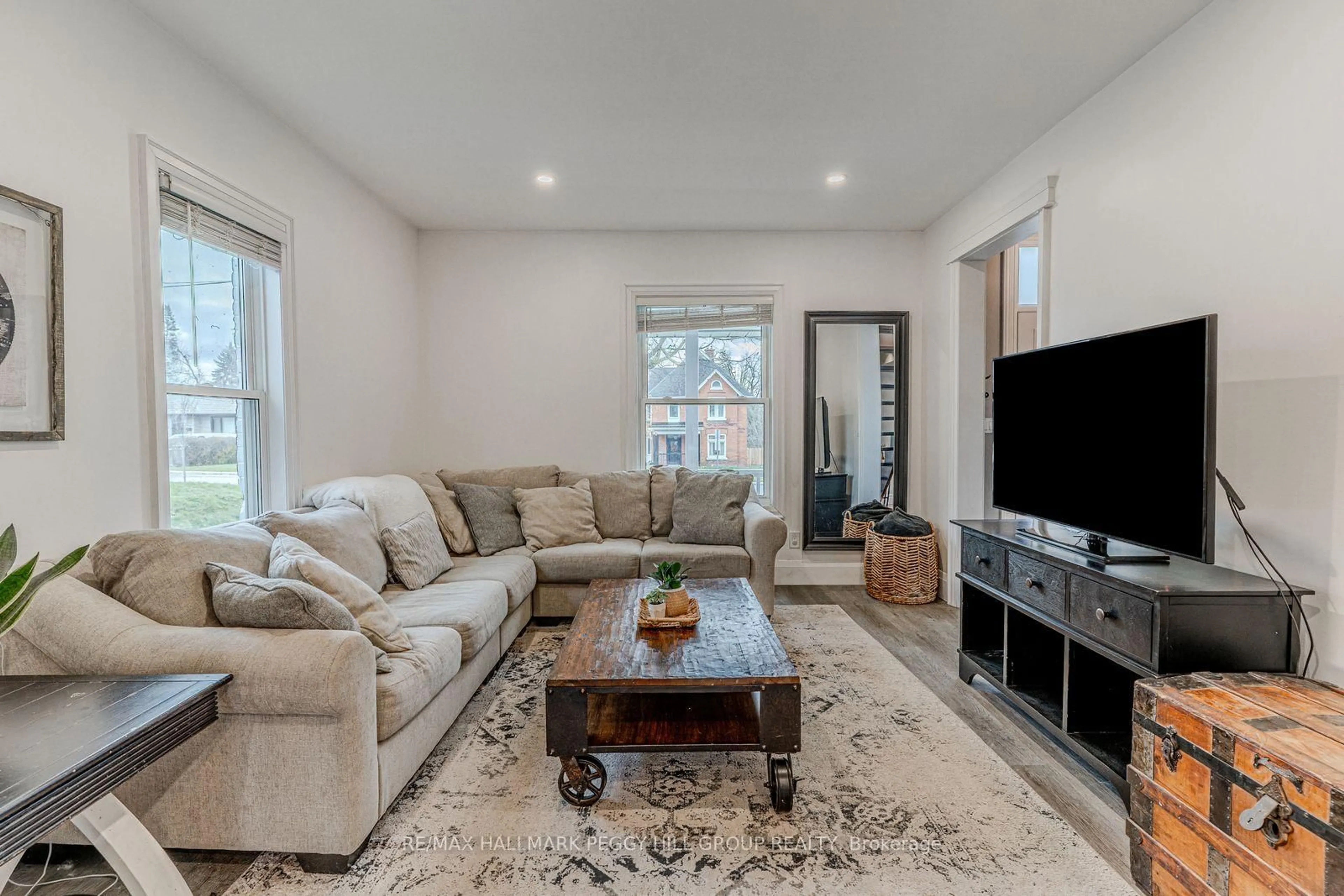 Living room with furniture, unknown for 30 Eugenia St, Barrie Ontario L4M 1P8