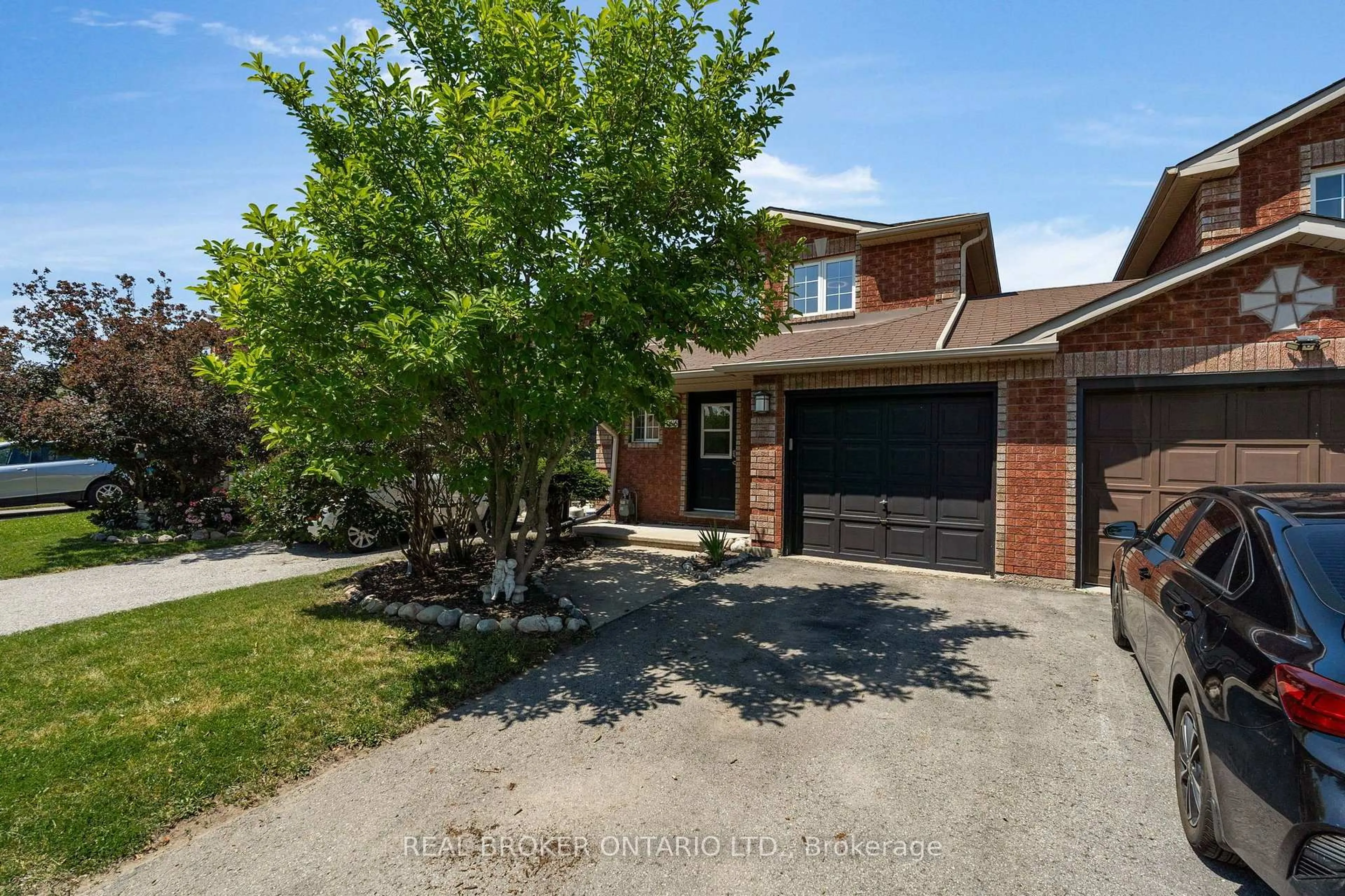 Home with brick exterior material, street for 166 Tunbridge Rd, Barrie Ontario L4M 6S1