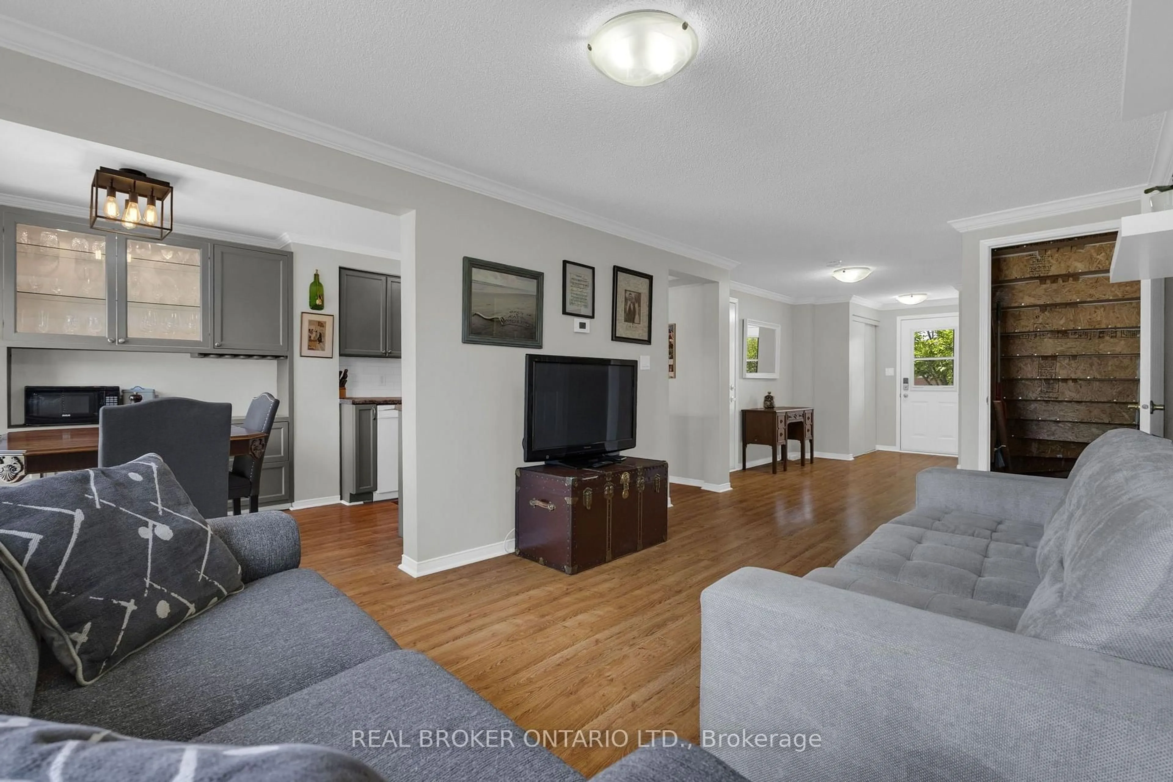 Living room with furniture, unknown for 166 Tunbridge Rd, Barrie Ontario L4M 6S1