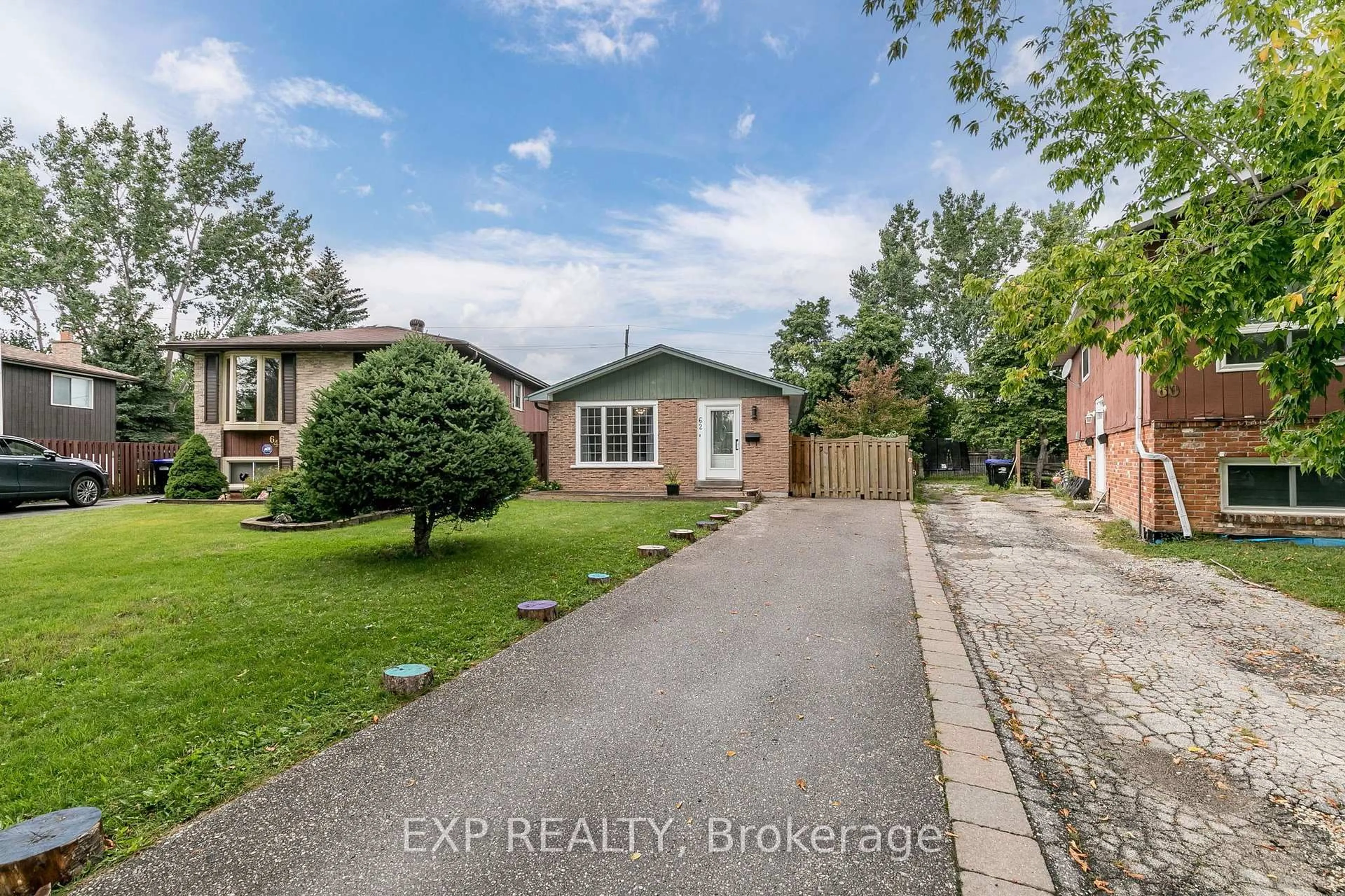 A pic from outside/outdoor area/front of a property/back of a property/a pic from drone, street for 62 Courtice Cres, Collingwood Ontario L9Y 4G1