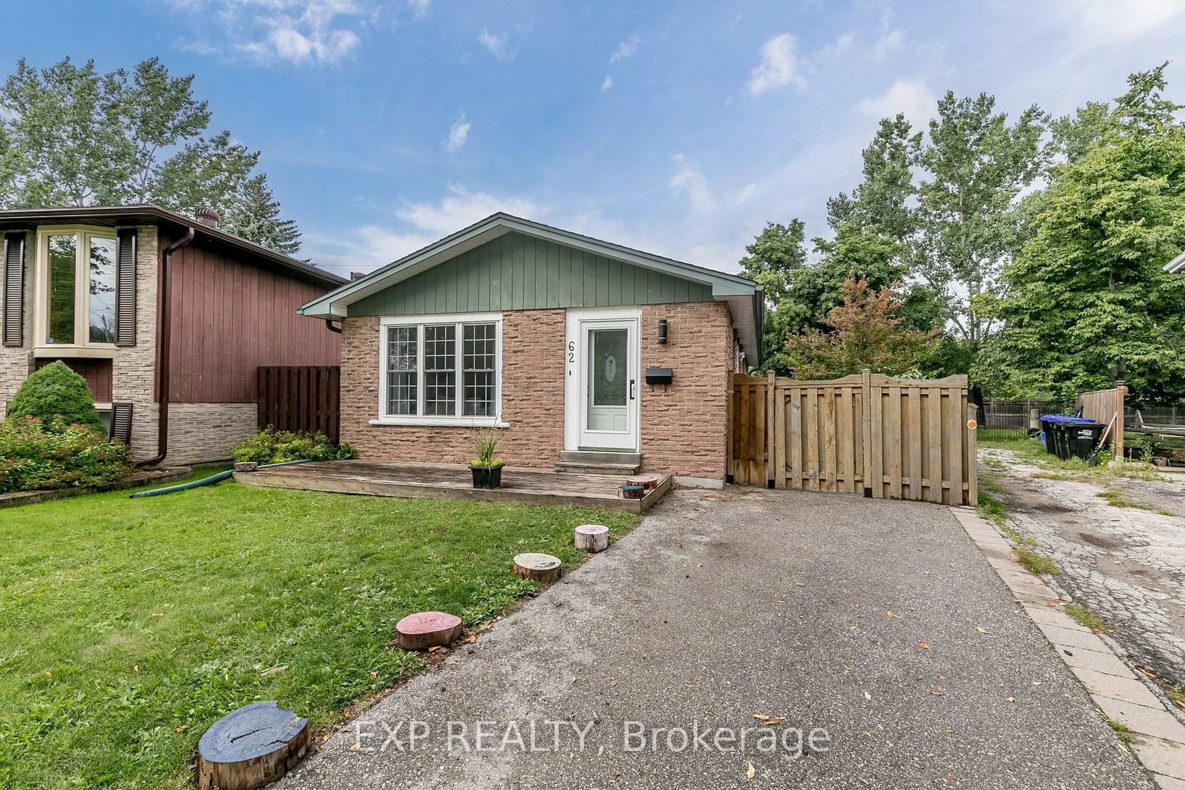 A pic from outside/outdoor area/front of a property/back of a property/a pic from drone, street for 62 Courtice Cres, Collingwood Ontario L9Y 4G1