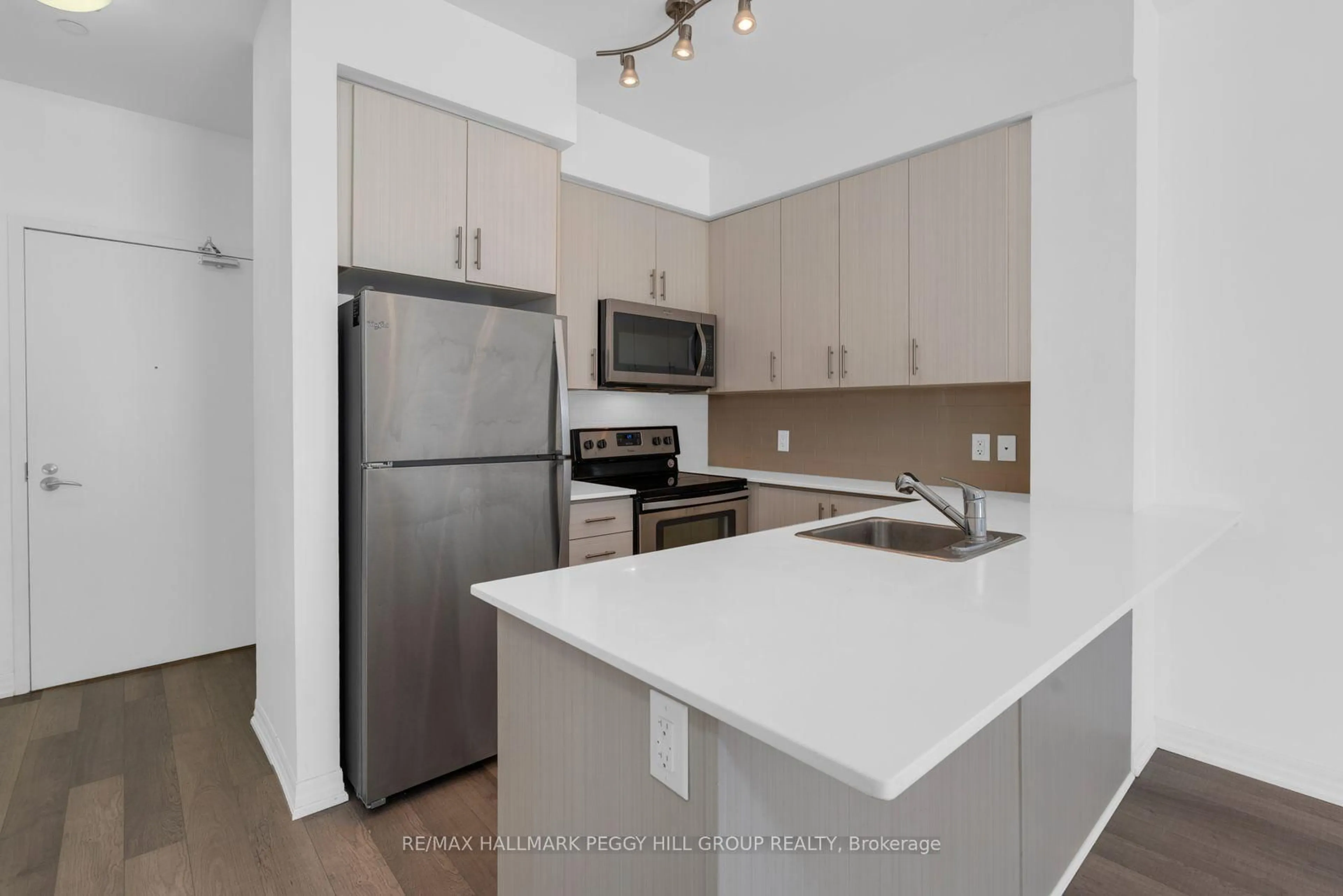 Standard kitchen, unknown for 111 Worsley St #309, Barrie Ontario L4M 0J5