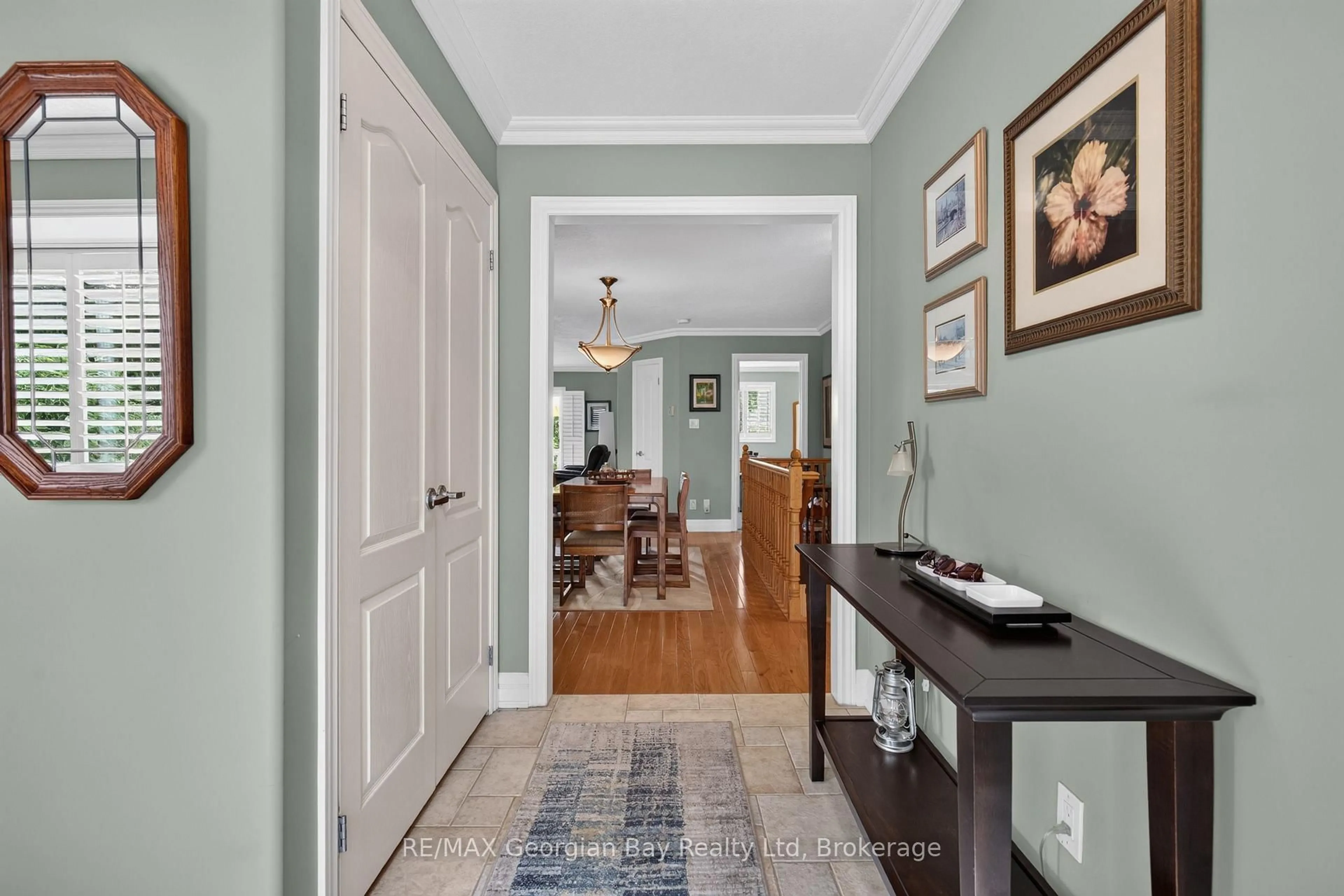 Indoor entryway for 90 Burke St #13, Penetanguishene Ontario L9M 2H2