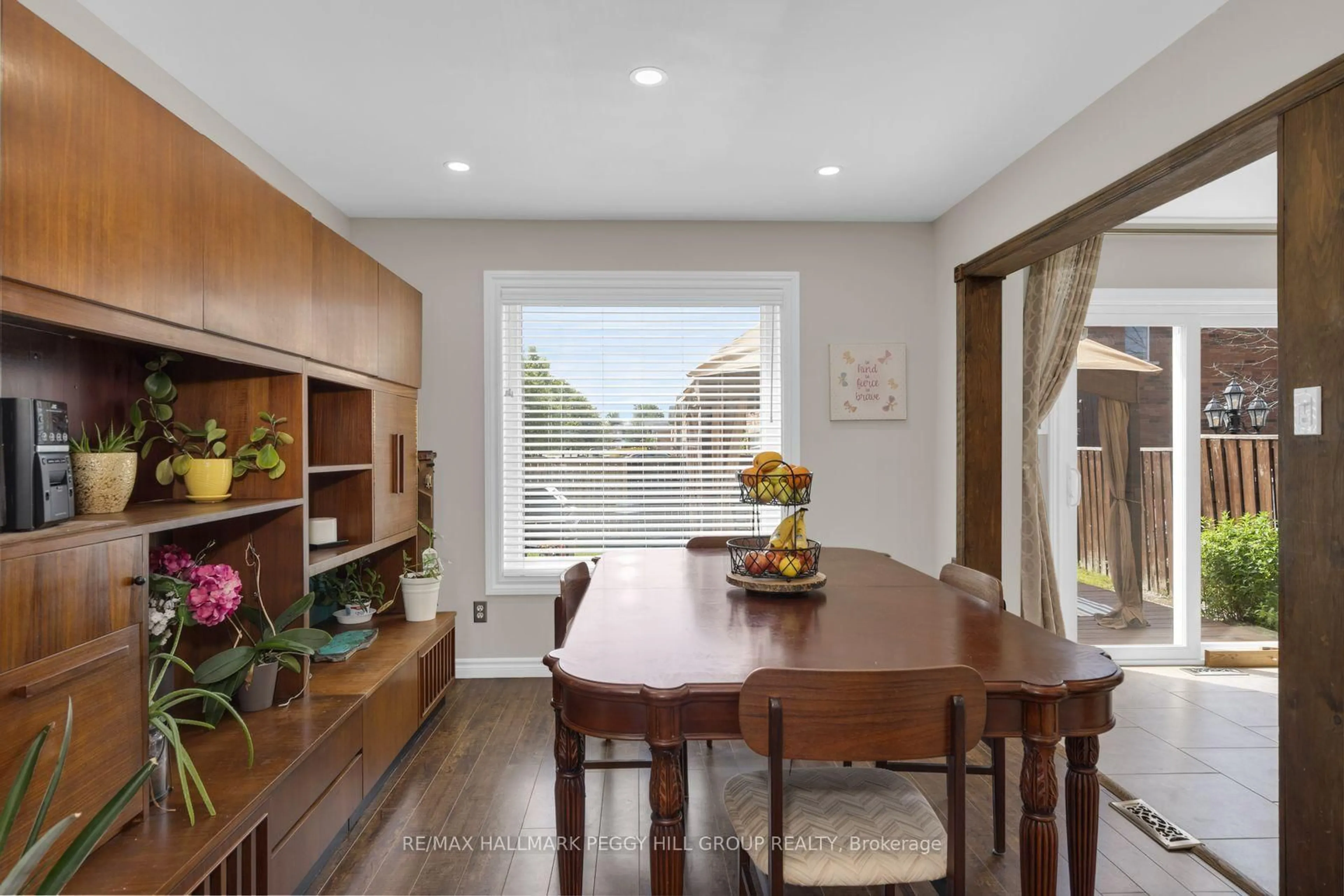 Dining room, wood/laminate floor for 35 Victorway Dr, Barrie Ontario L4N 9L3