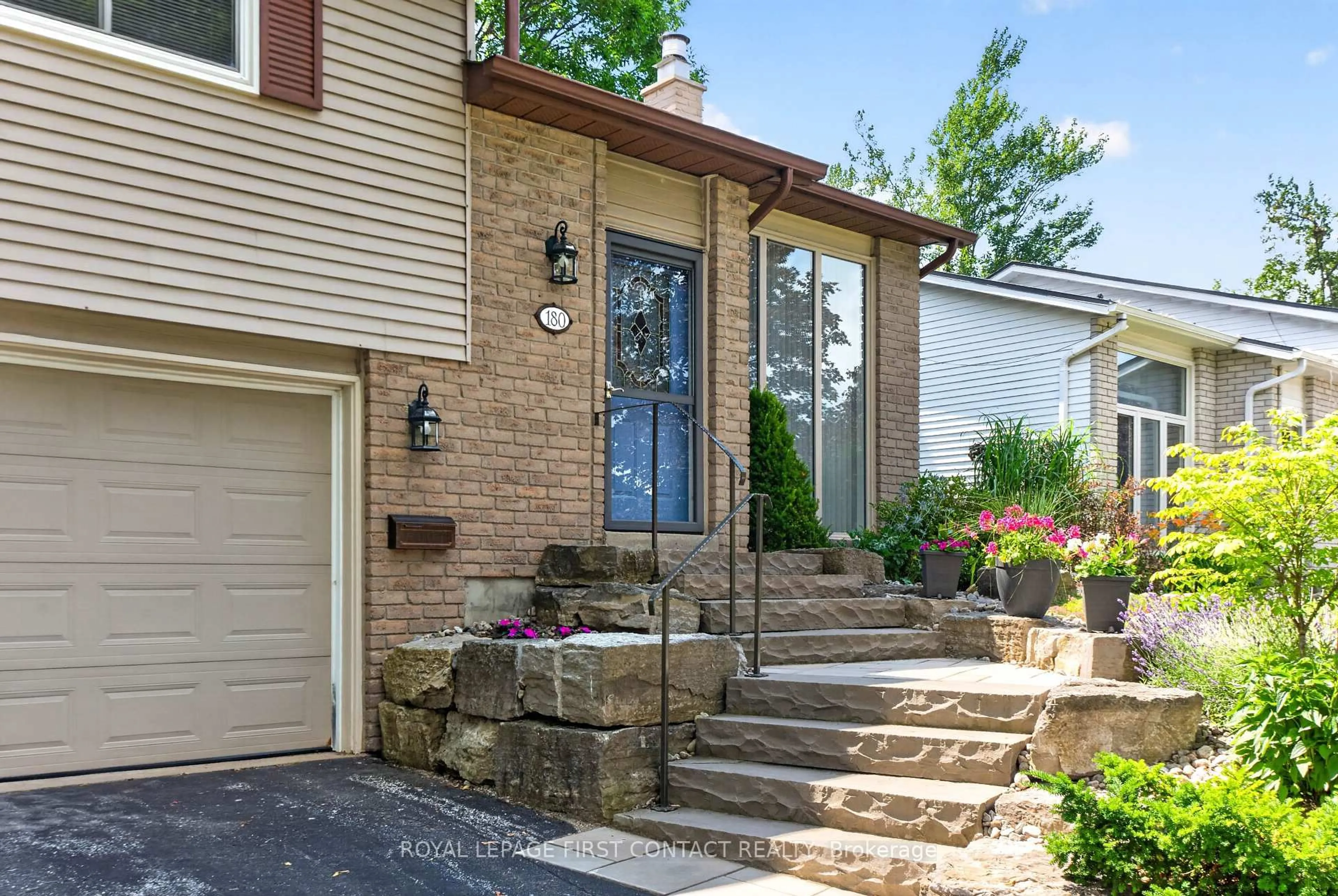 Home with brick exterior material, street for 180 Burns Circ, Barrie Ontario L4N 6A8