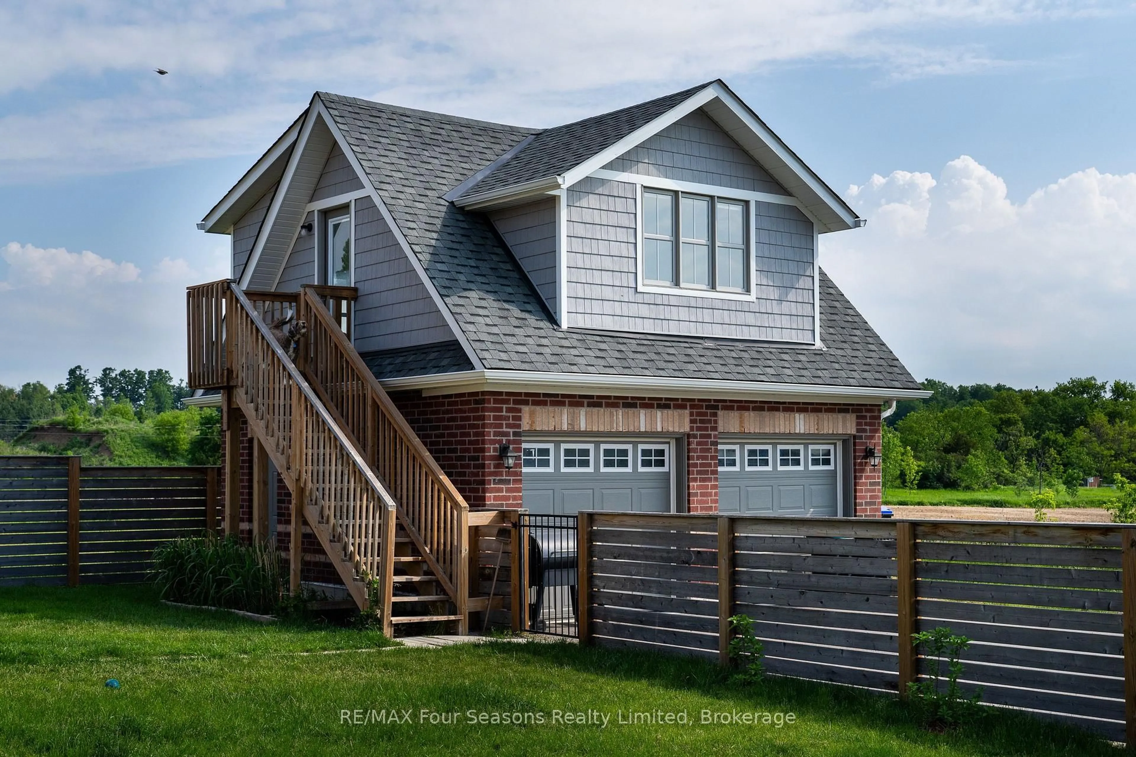 Home with vinyl exterior material, unknown for 46 Francis St, Clearview Ontario L0M 1G0