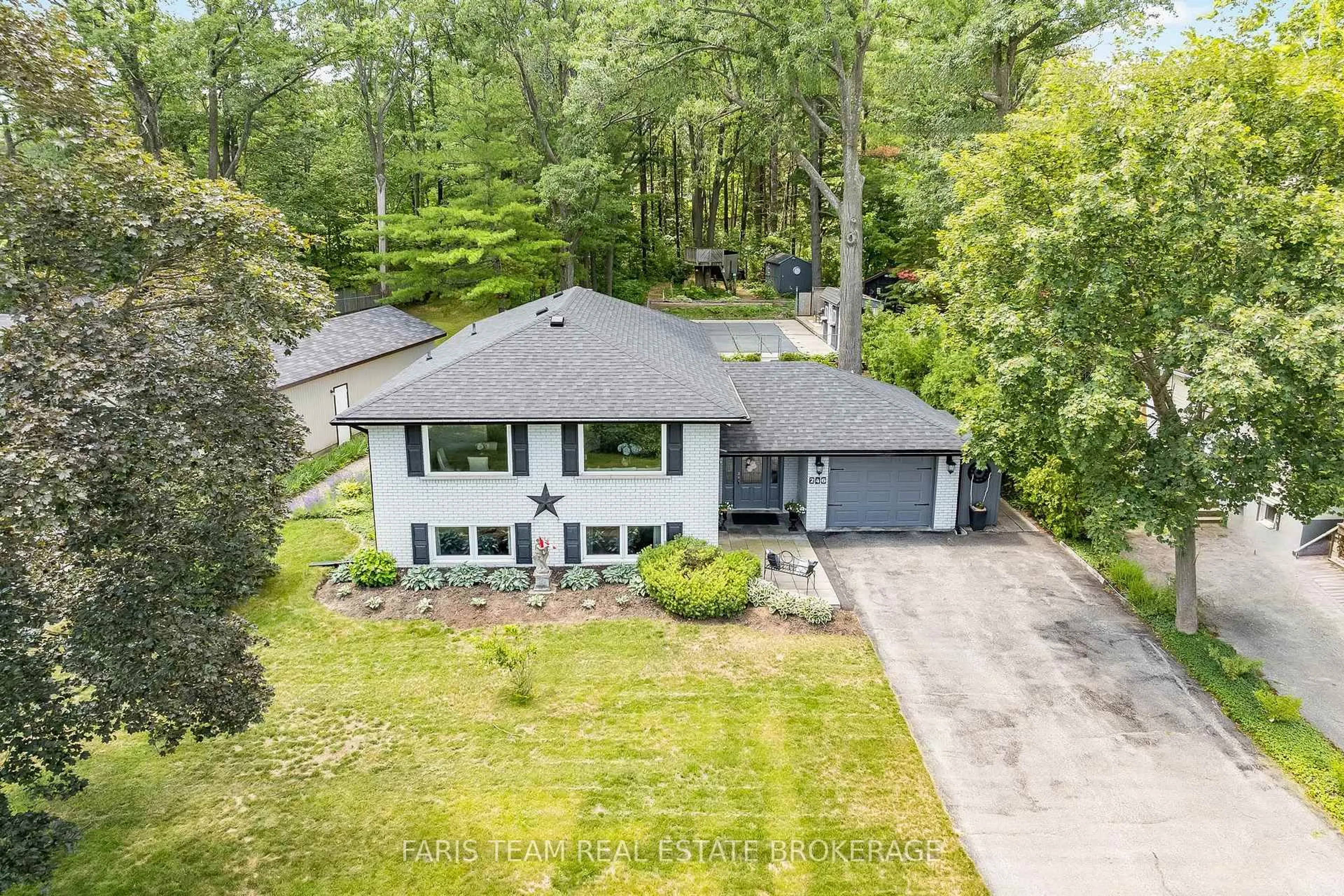 A pic from outside/outdoor area/front of a property/back of a property/a pic from drone, street for 246 Sunnidale Rd, Barrie Ontario L4N 5N9