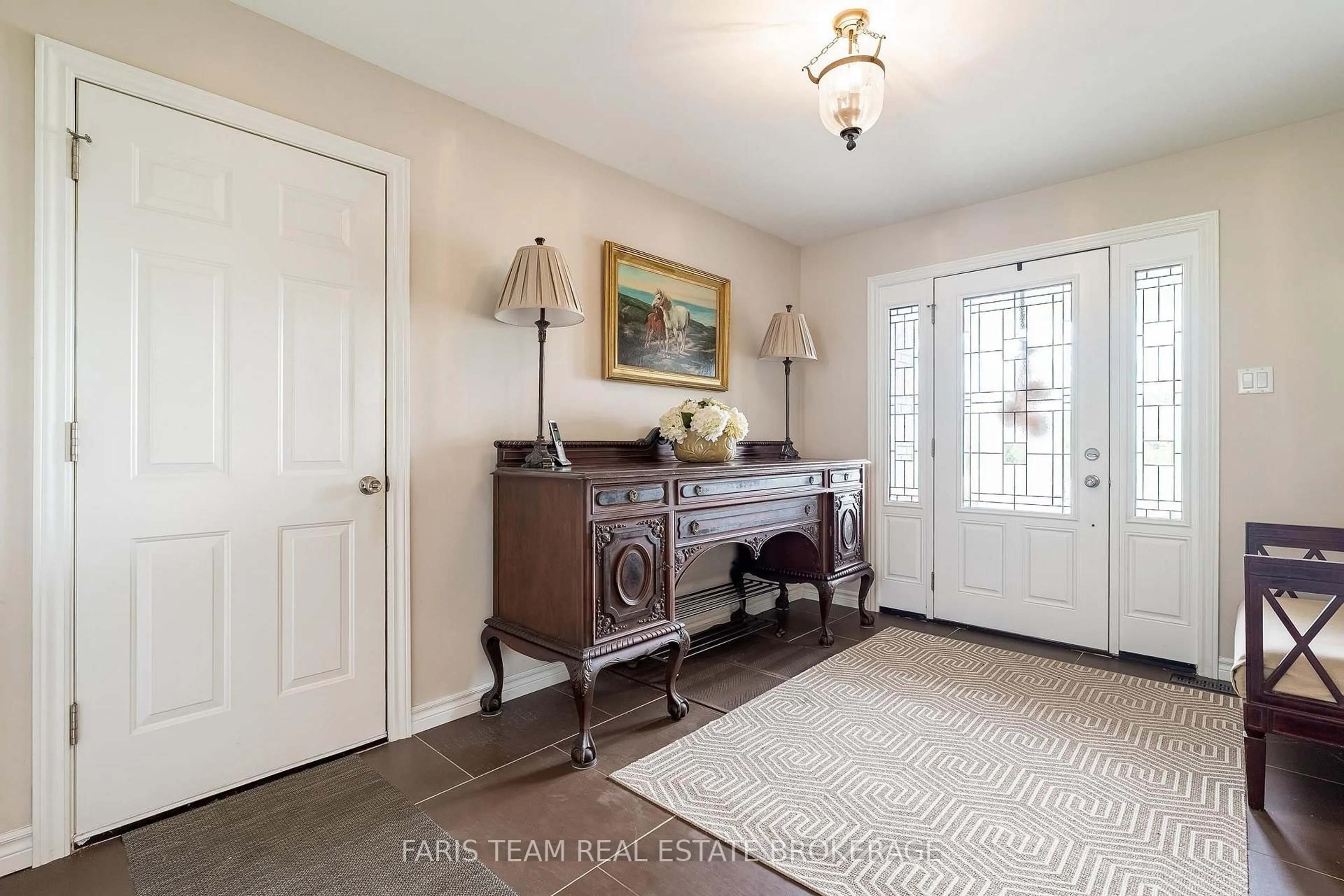 Indoor entryway for 246 Sunnidale Rd, Barrie Ontario L4N 5N9