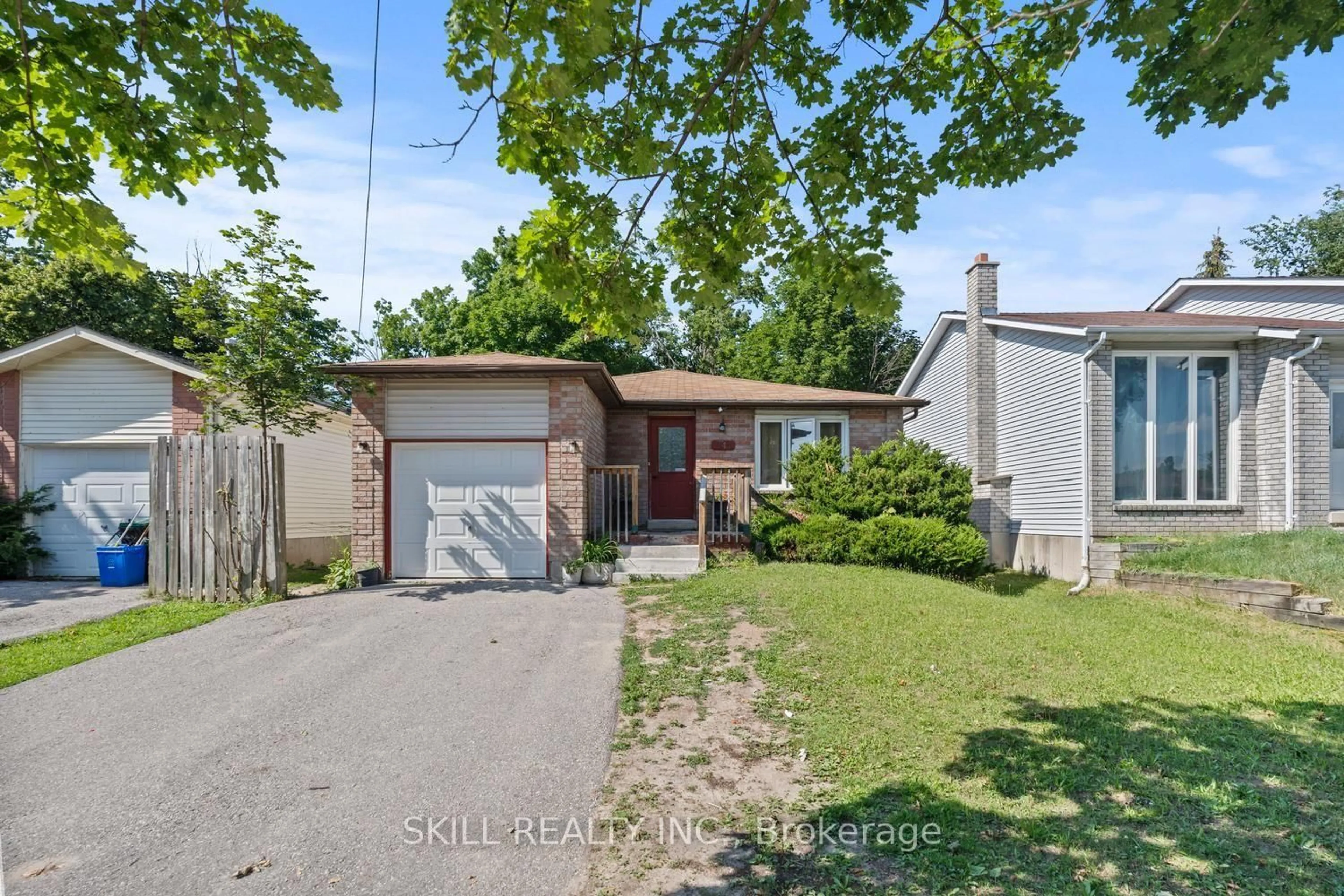 A pic from outside/outdoor area/front of a property/back of a property/a pic from drone, street for 141 Hickling Tr, Barrie Ontario L4M 5T7