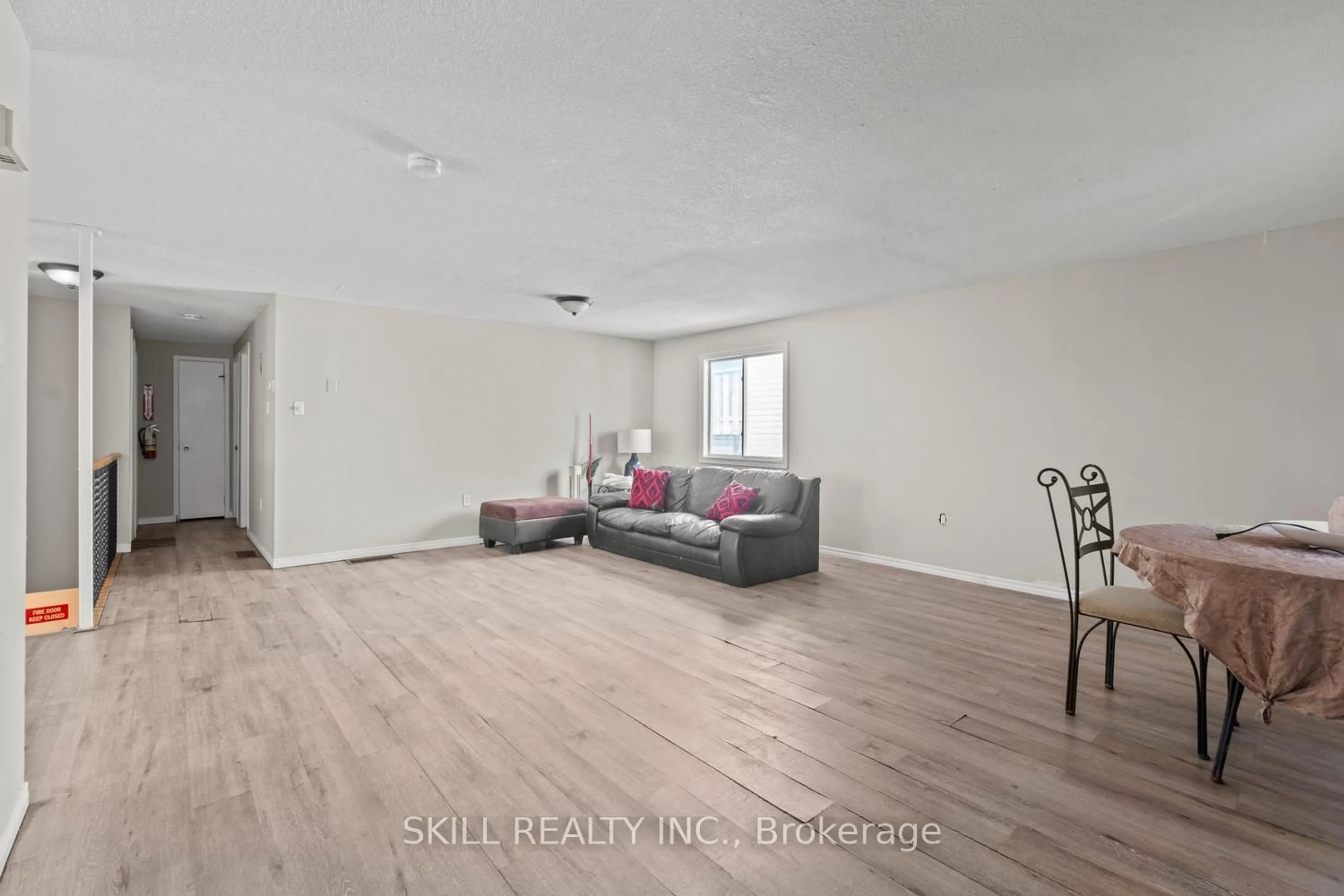 A pic of a room for 141 Hickling Tr, Barrie Ontario L4M 5T7