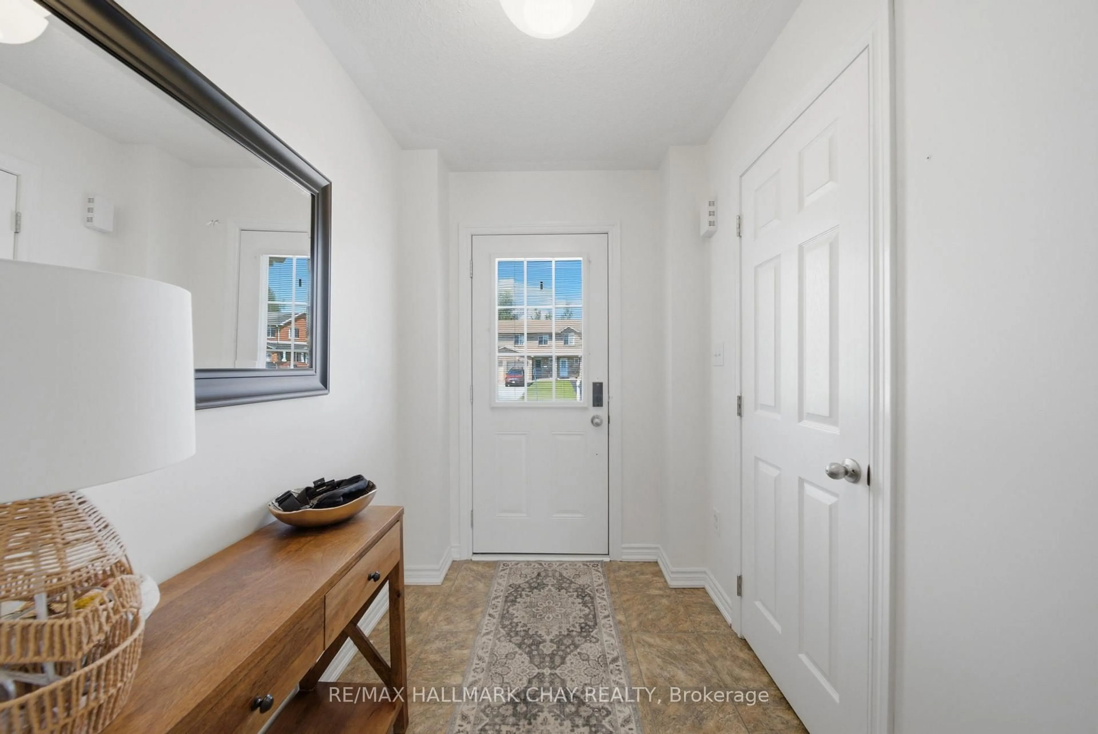 Indoor entryway for 46 Michelle Dr, Orillia Ontario L3V 7V6