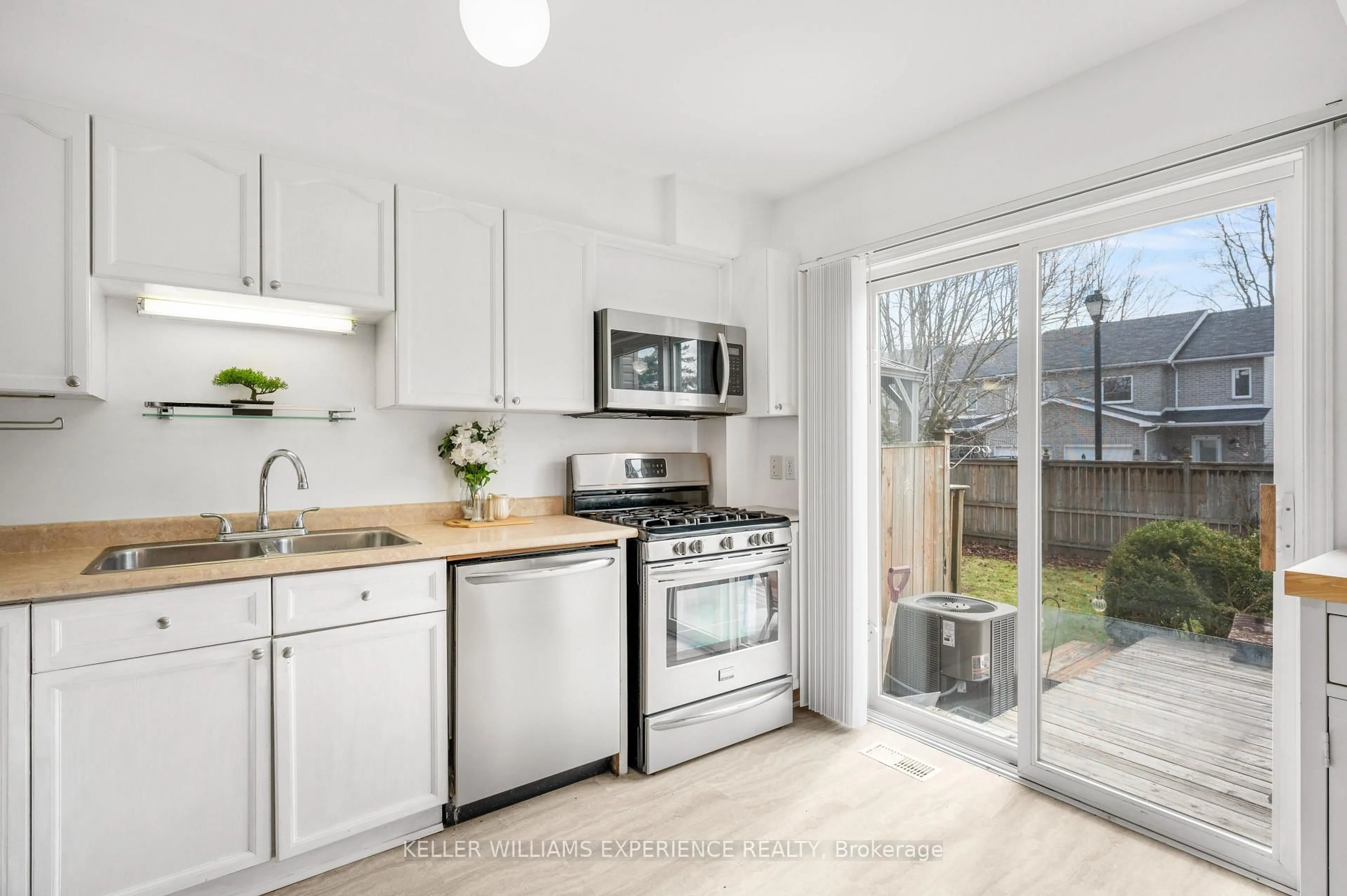 Unknown for 371 Millard St, Orillia Ontario L3V 4H5