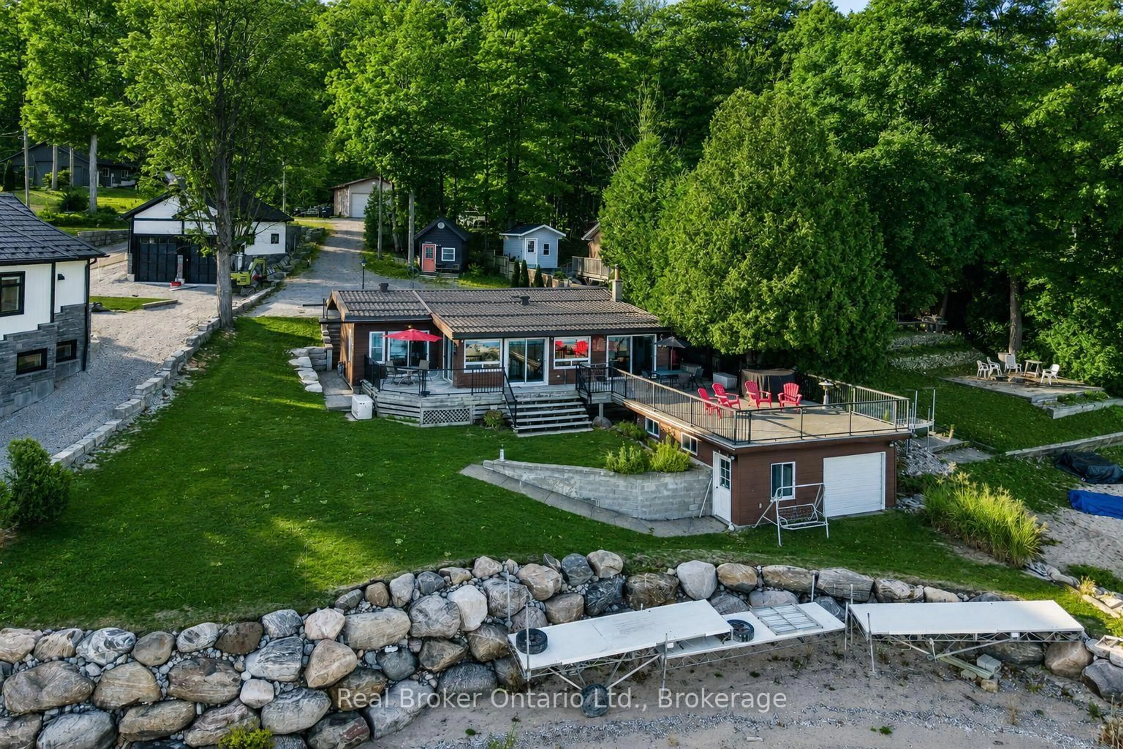 A pic from outside/outdoor area/front of a property/back of a property/a pic from drone, unknown for 417 Pheasant Lane, Midland Ontario L4R 5H3
