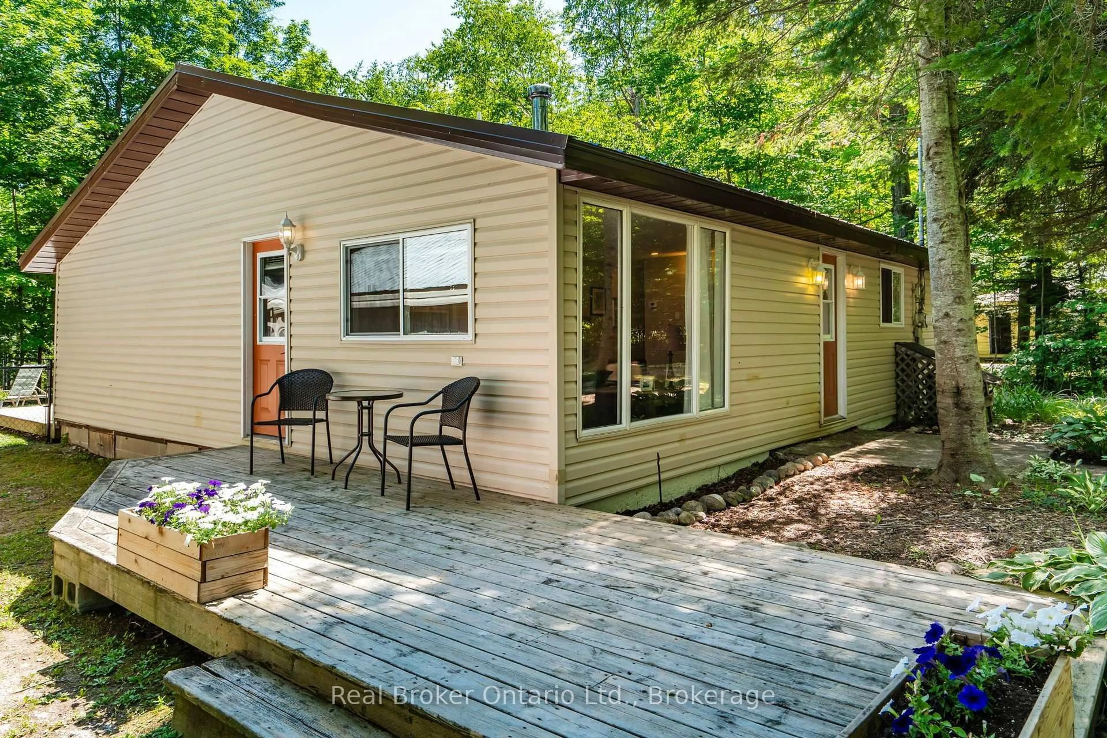 Home with vinyl exterior material, unknown for 2141 Champlain Rd, Tiny Ontario L9M 0B1