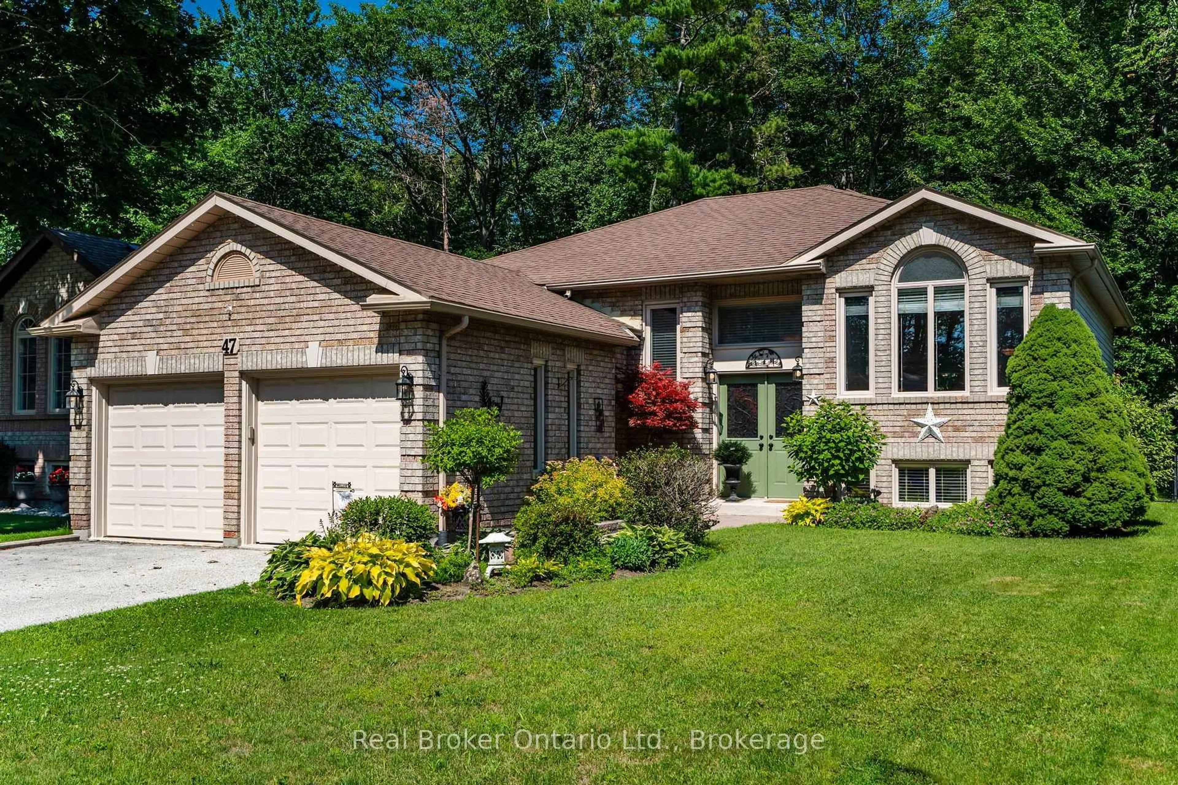 Home with brick exterior material, street for 47 Timberland Cres, Wasaga Beach Ontario L9Z 1G8