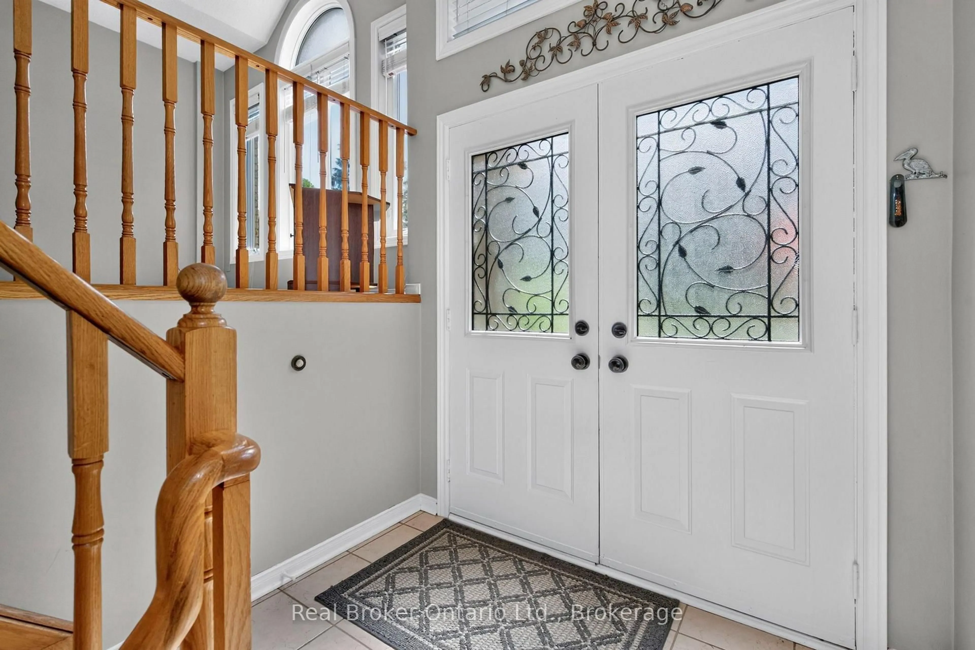 Indoor entryway for 47 Timberland Cres, Wasaga Beach Ontario L9Z 1G8