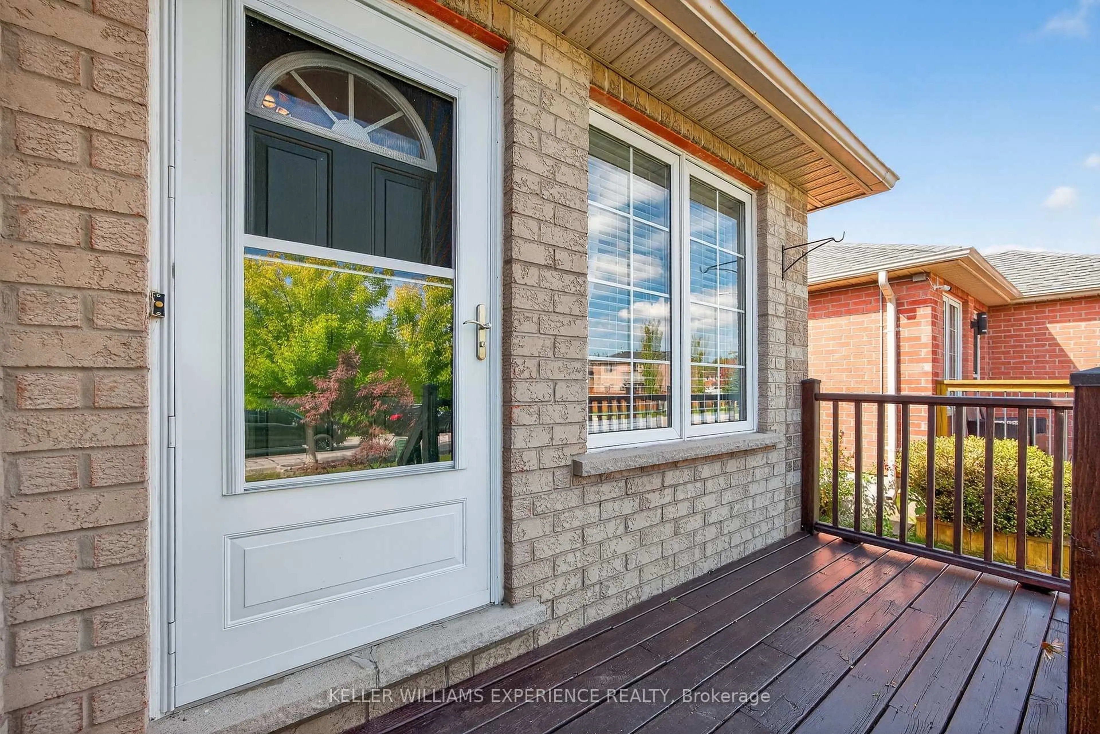 Home with vinyl exterior material, street for 16 Larkin Dr, Barrie Ontario L4M 7A9