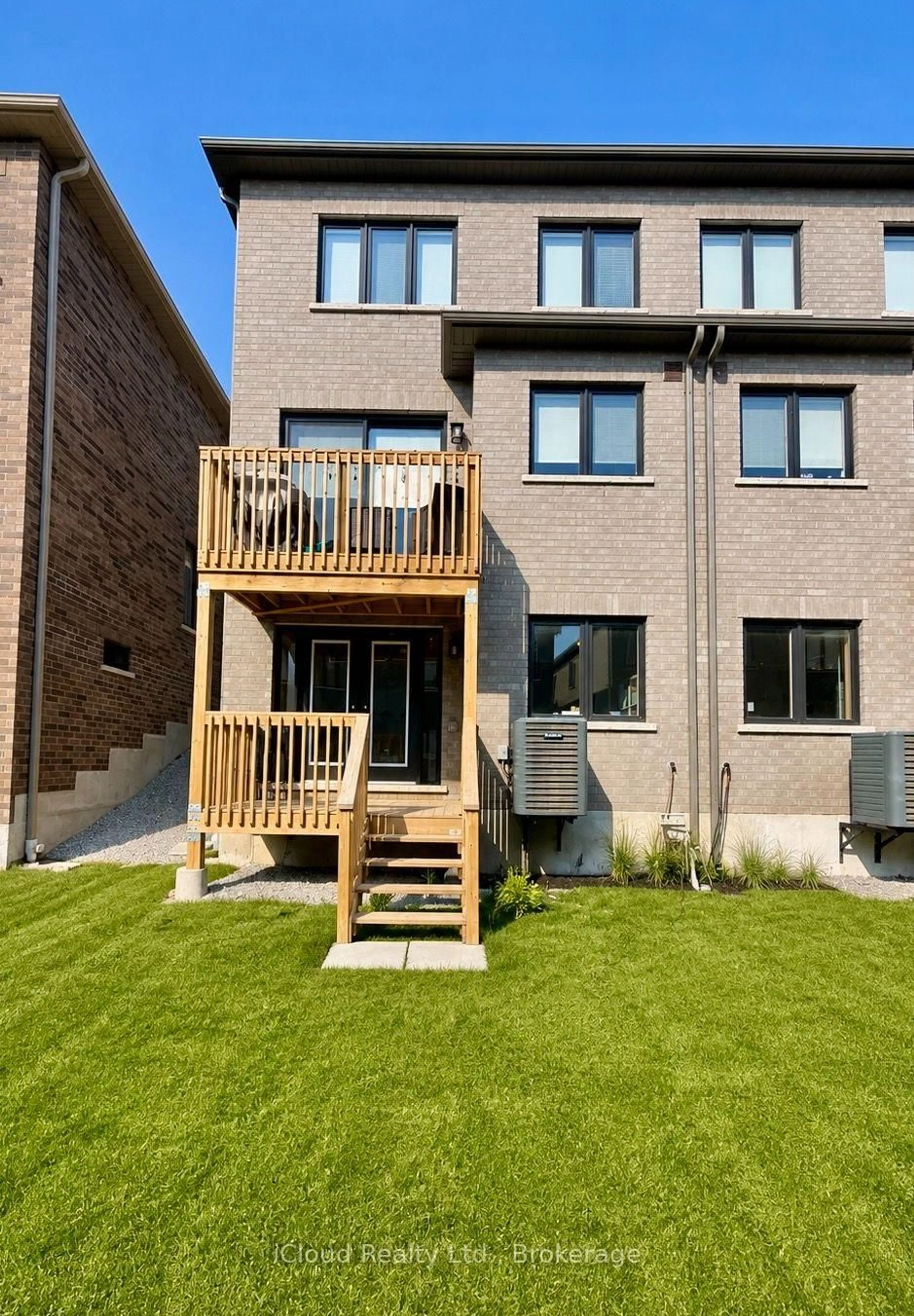 Patio, street for 98 Bearberry Rd, Springwater Ontario L9X 2C9