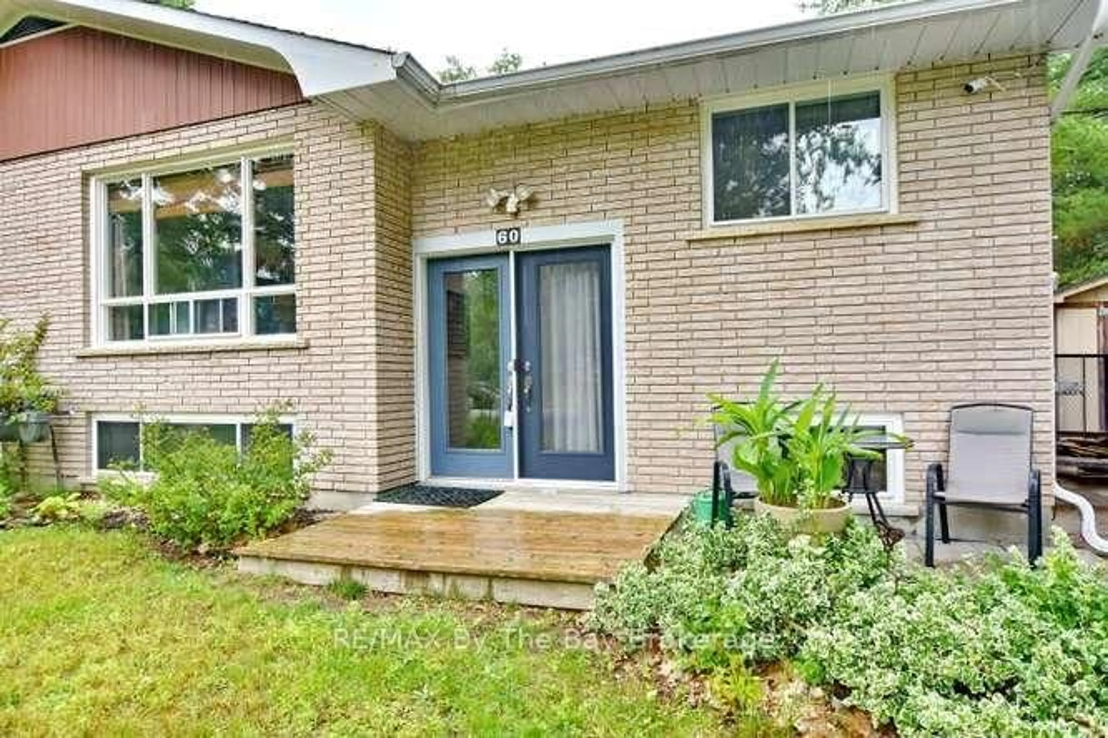 Home with brick exterior material, street for 60 53rd St, Wasaga Beach Ontario L9Z 1W8