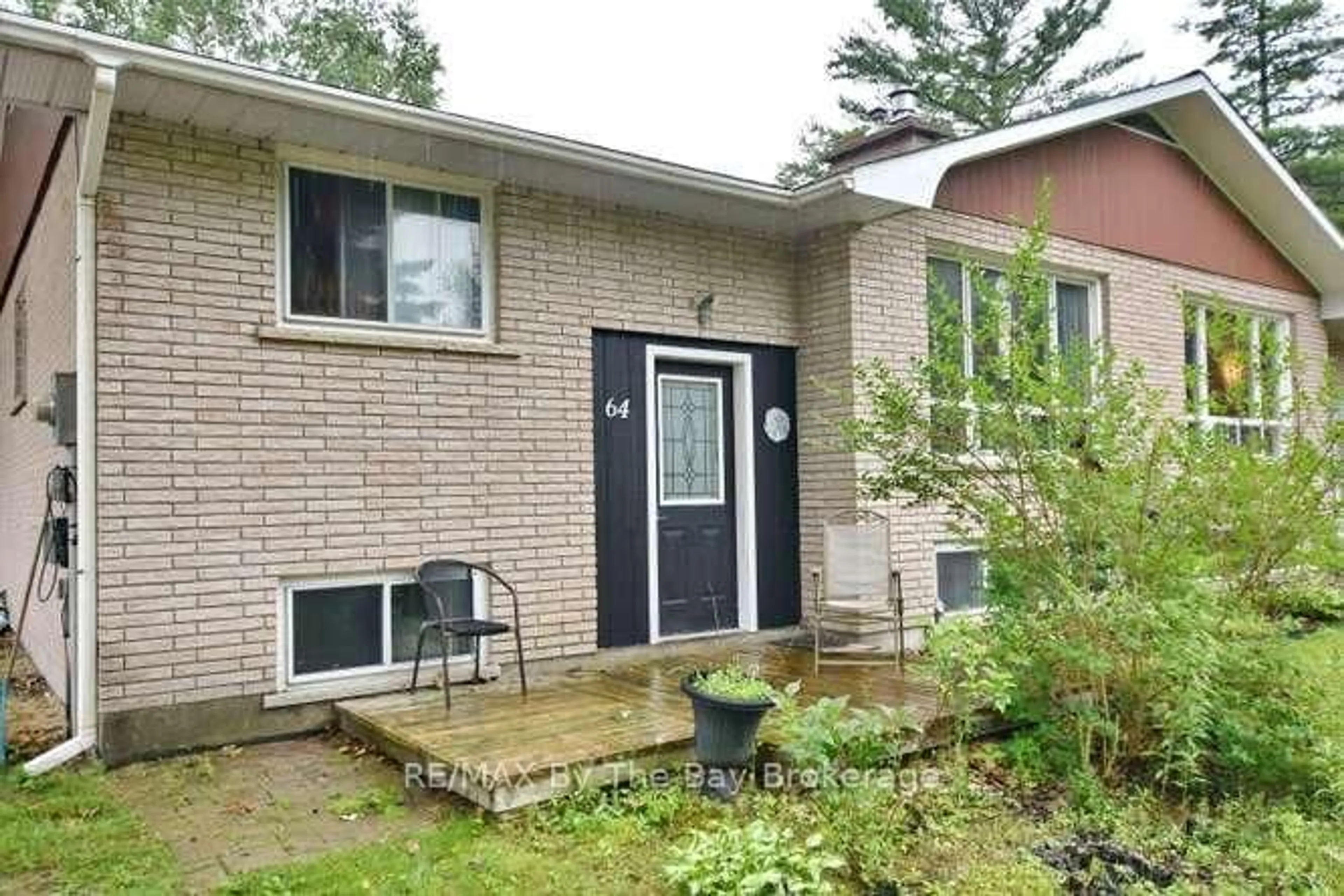 Home with brick exterior material, street for 60 53rd St, Wasaga Beach Ontario L9Z 1W8