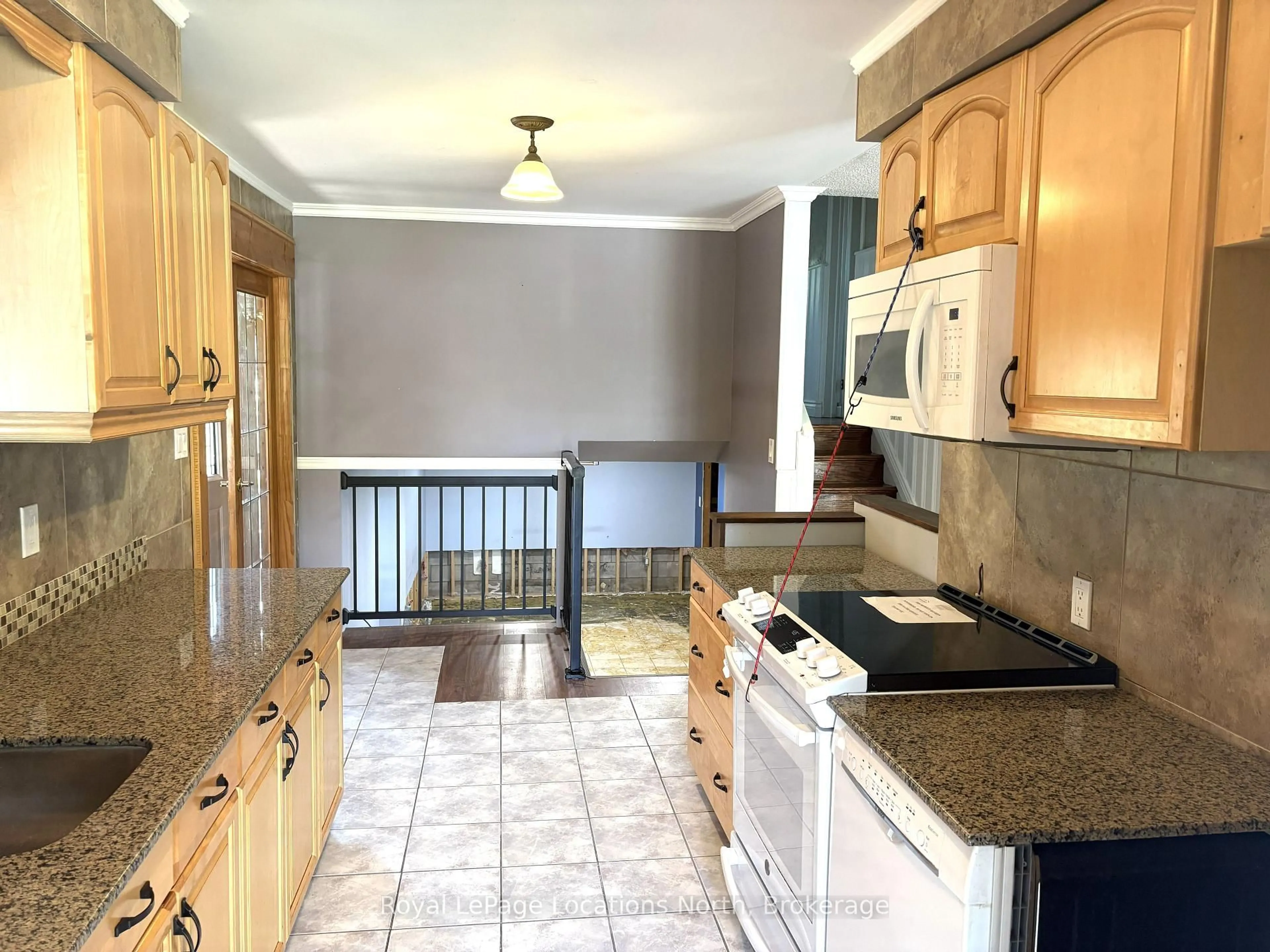 Standard kitchen, ceramic/tile floor for 2 Lynn St, Tiny Ontario L0L 2J0