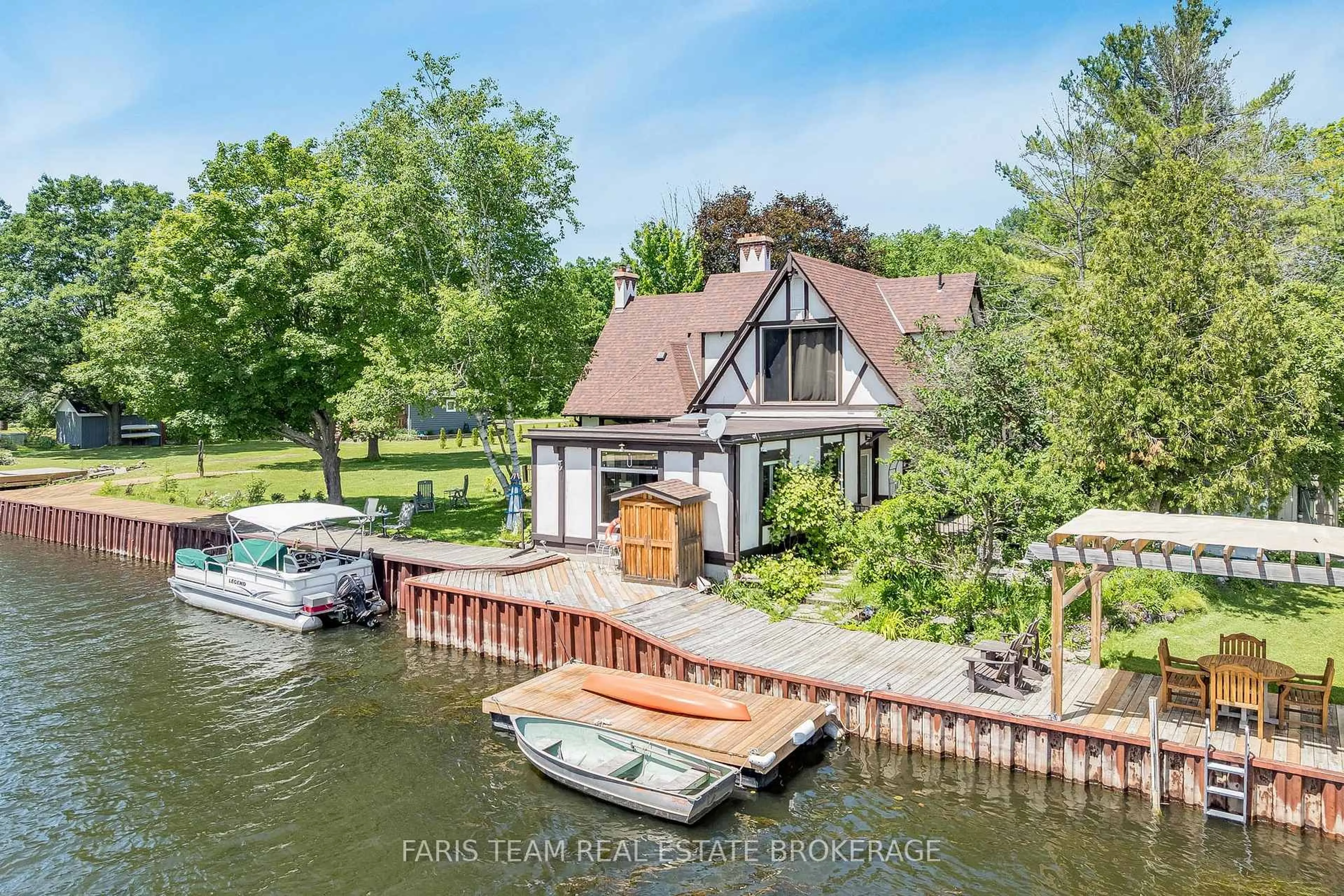 A pic from outside/outdoor area/front of a property/back of a property/a pic from drone, water/lake/river/ocean view for 193 Gouett St, Tay Ontario L0K 2C0