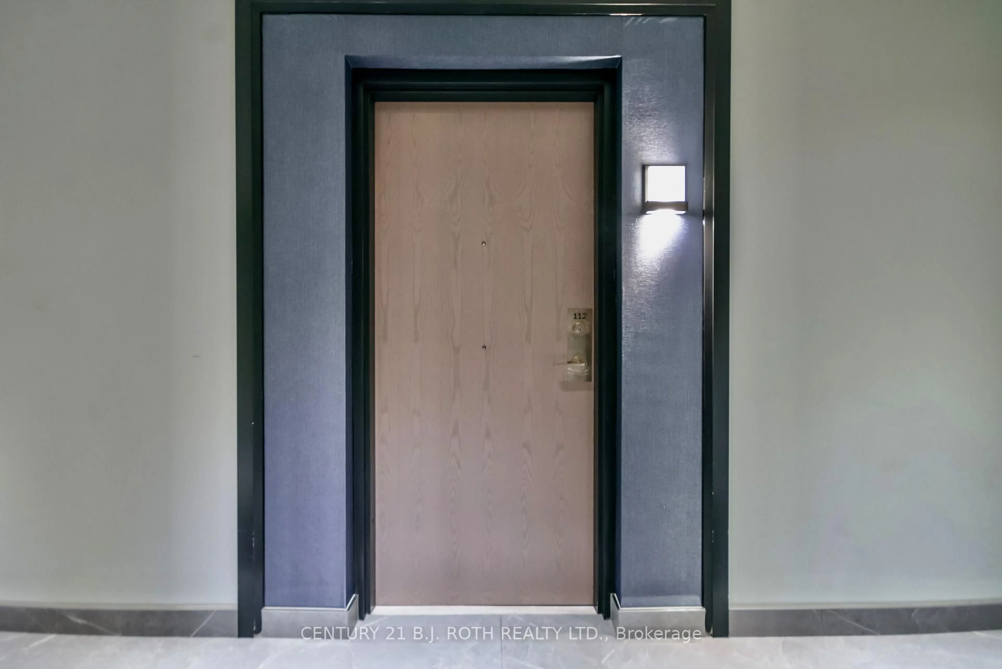 Indoor foyer for 58 Lakeside Terr #112, Barrie Ontario L4M 0L5