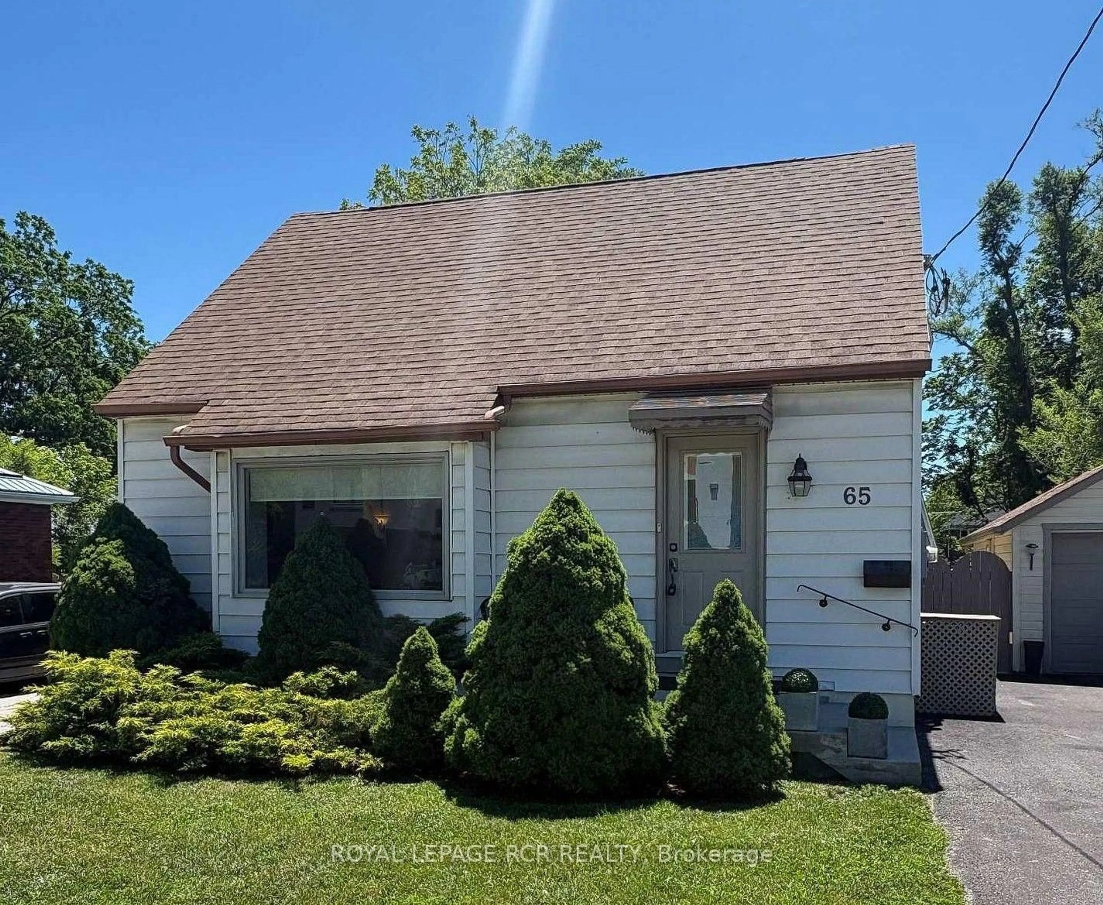 Home with vinyl exterior material, street for 65 Donald St, Barrie Ontario L4N 1E5