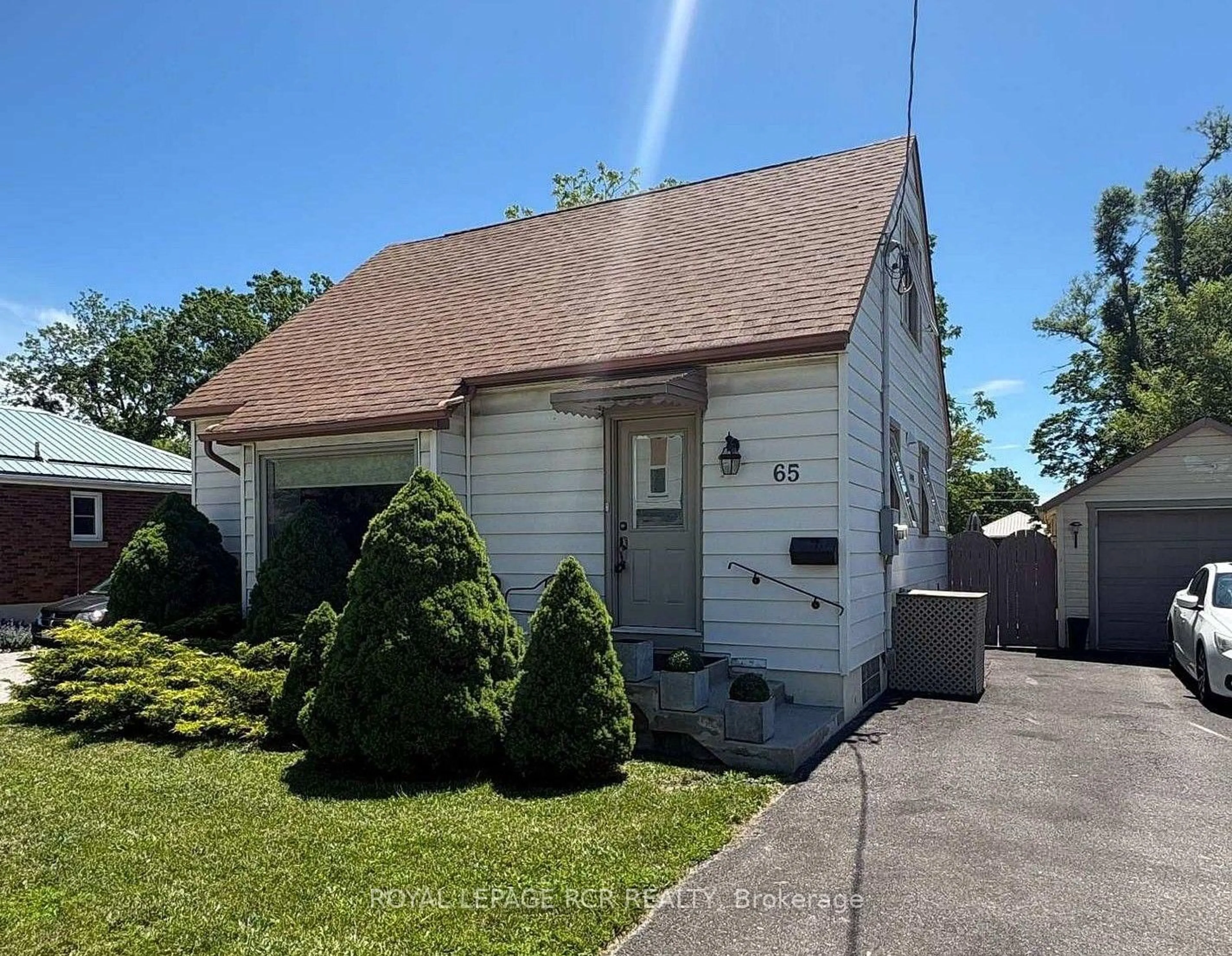 Home with vinyl exterior material, street for 65 Donald St, Barrie Ontario L4N 1E5