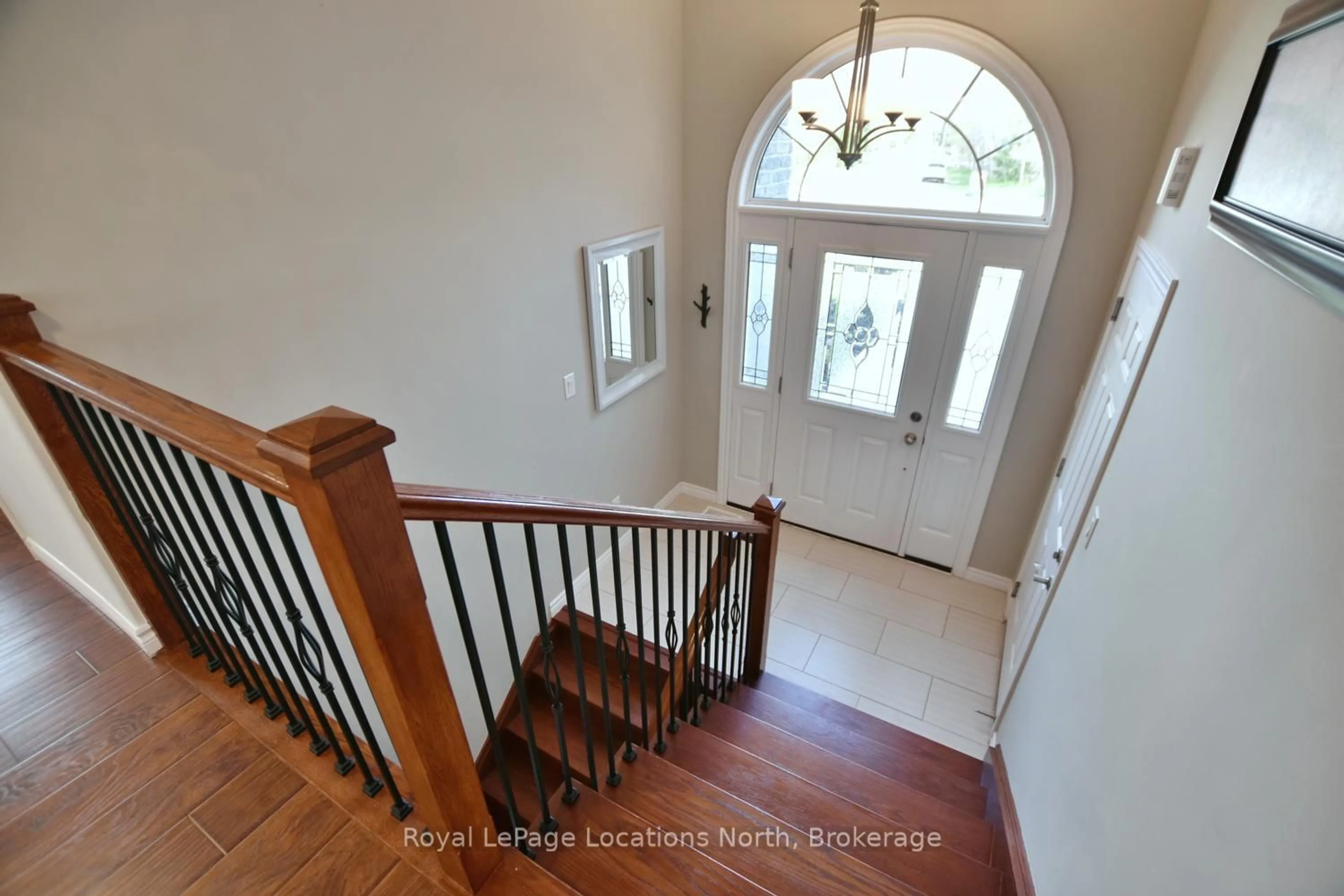 Indoor entryway for 155 Lily Dr, Wasaga Beach Ontario L9Z 2Z5