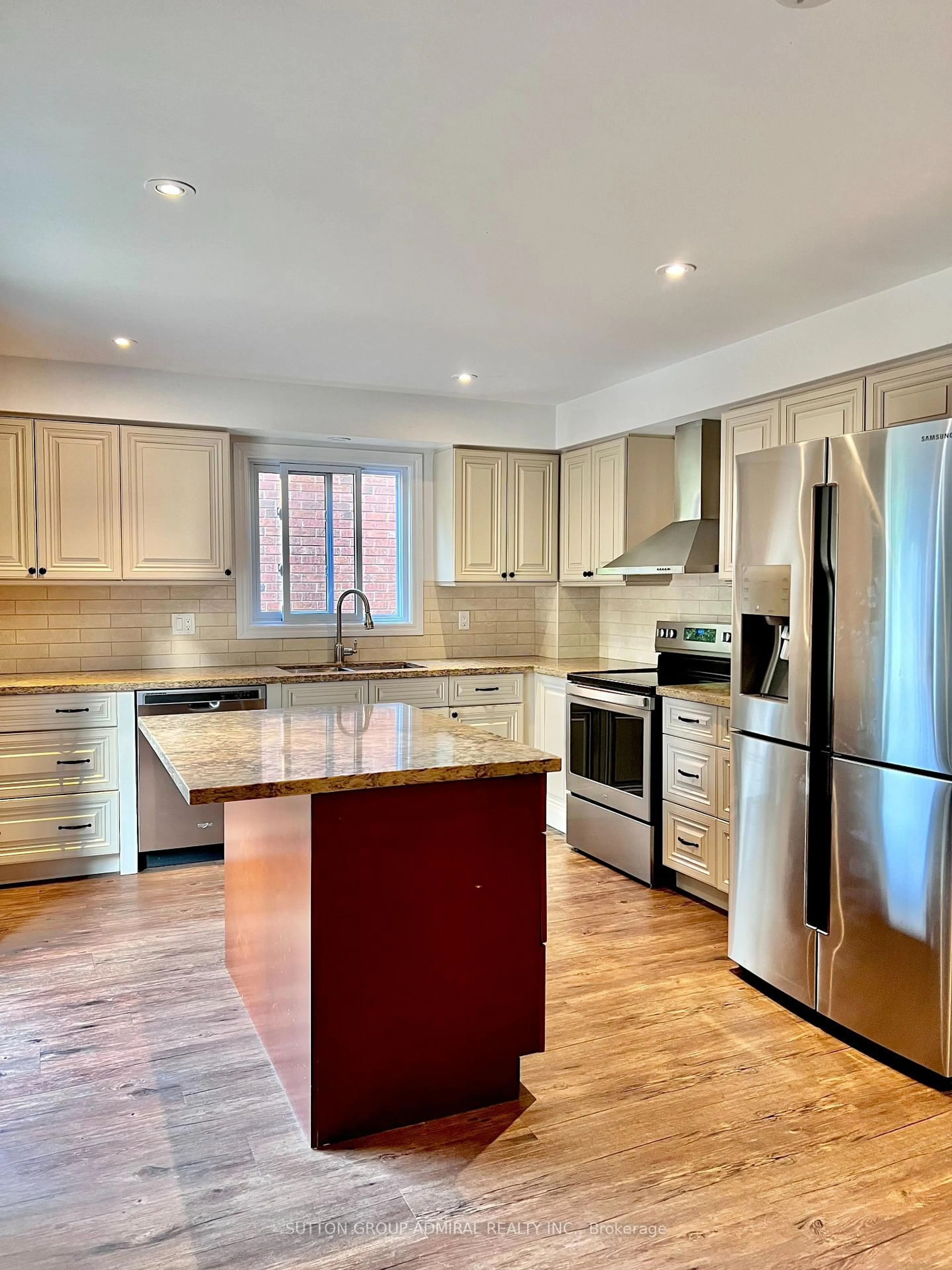 Open concept kitchen, unknown for 71 Trillium Cres, Barrie Ontario L4N 6H6