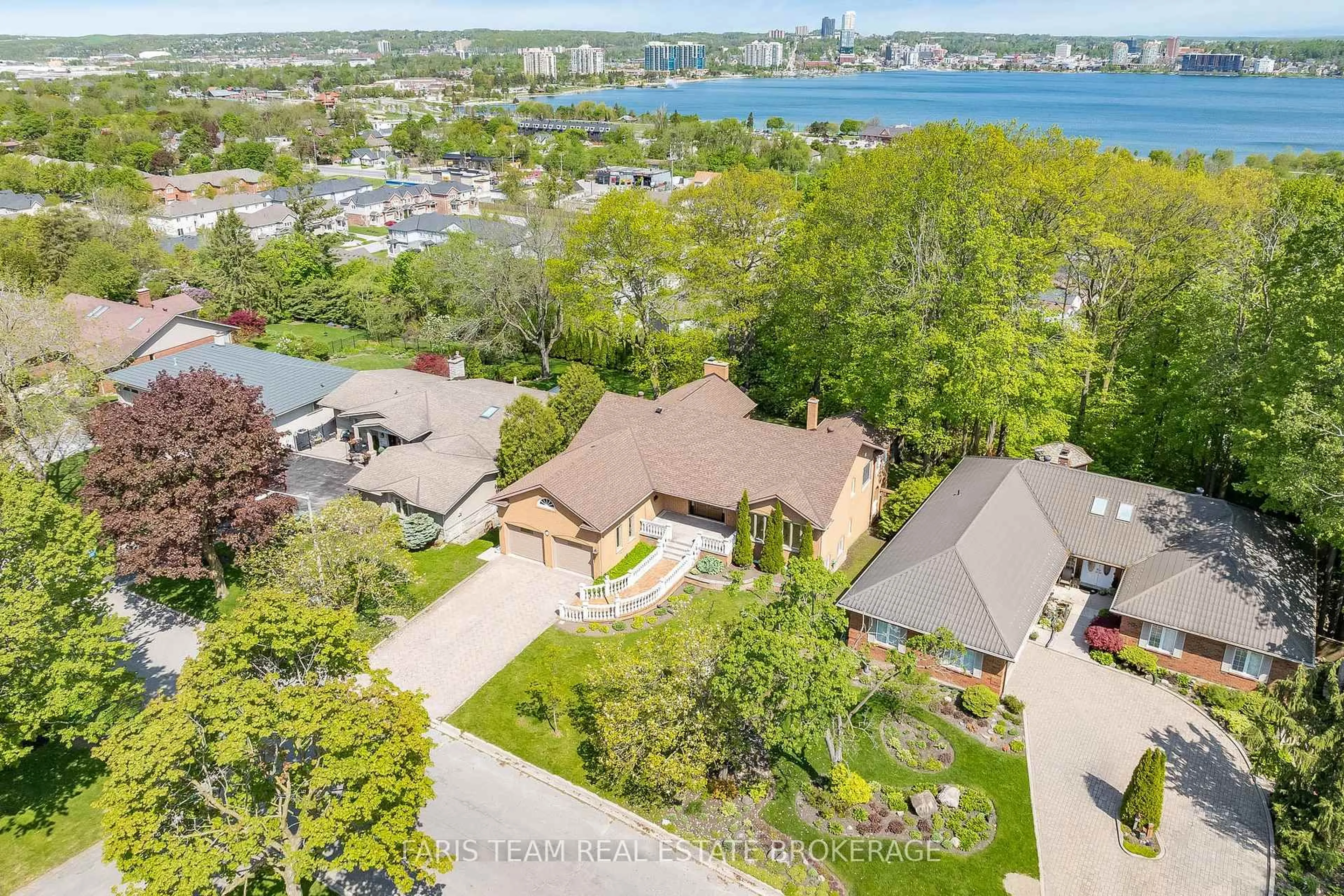 A pic from outside/outdoor area/front of a property/back of a property/a pic from drone, water/lake/river/ocean view for 58 Woodcrest Rd, Barrie Ontario L4N 2V5
