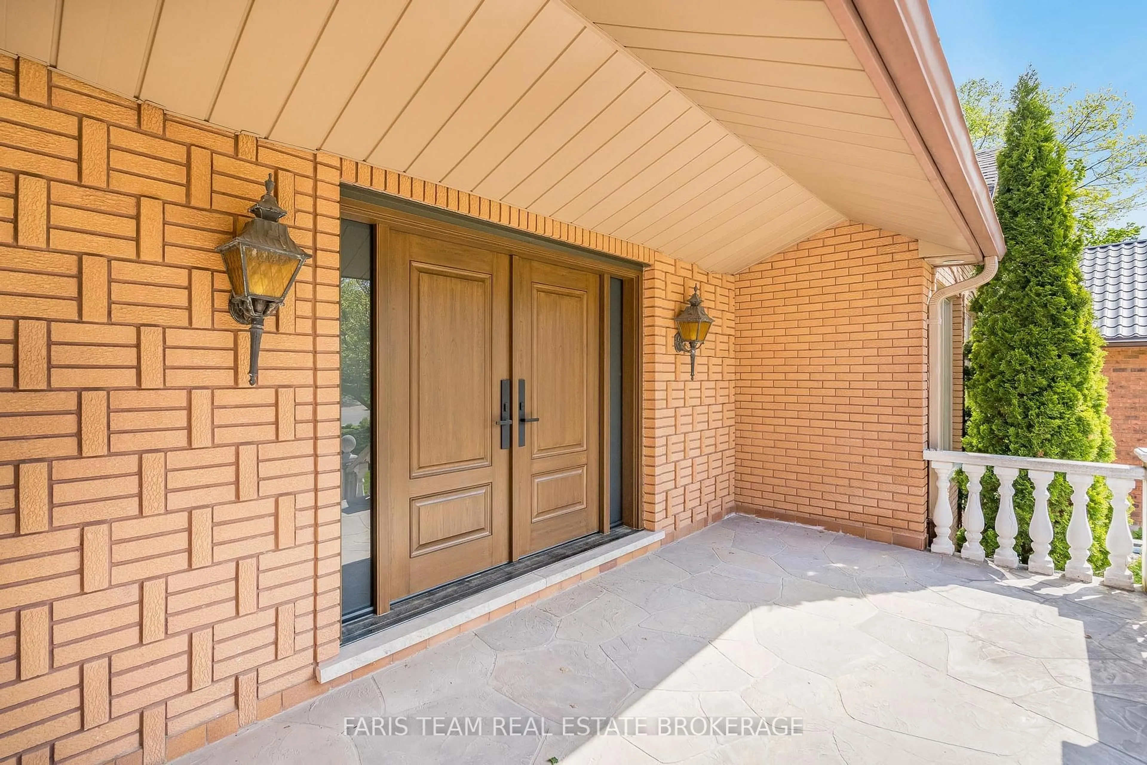 Indoor entryway for 58 Woodcrest Rd, Barrie Ontario L4N 2V5