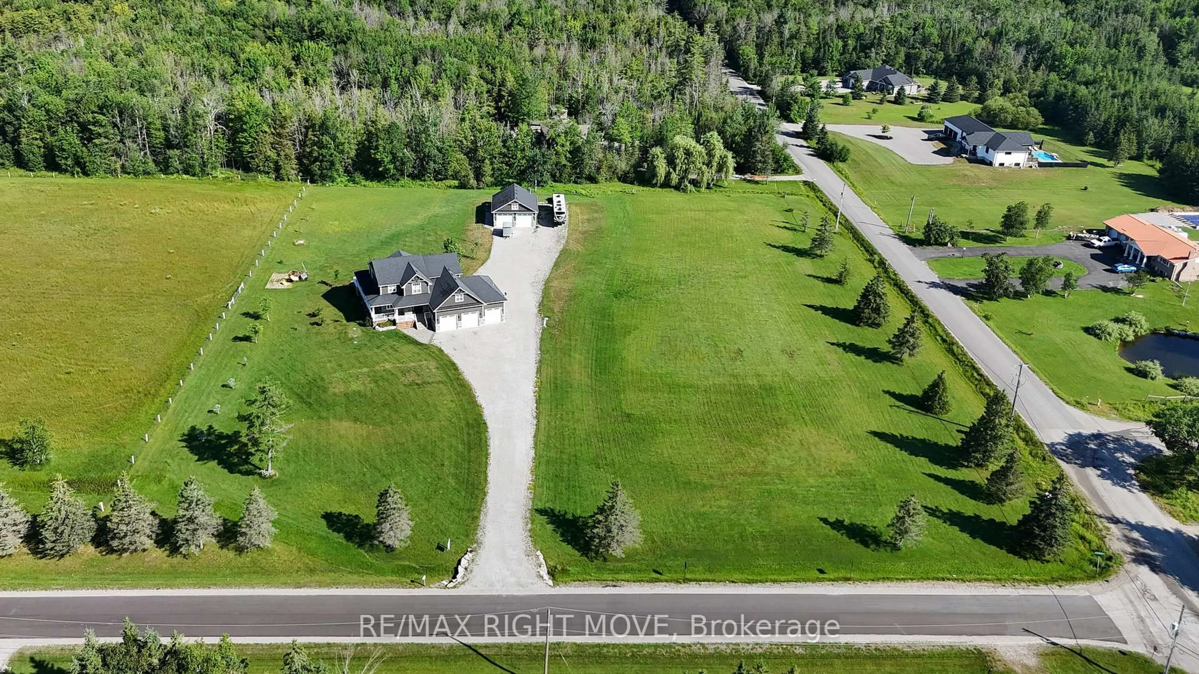 A pic from outside/outdoor area/front of a property/back of a property/a pic from drone, unknown for 2448 Stockdale Rd, Severn Ontario L3V 6P9