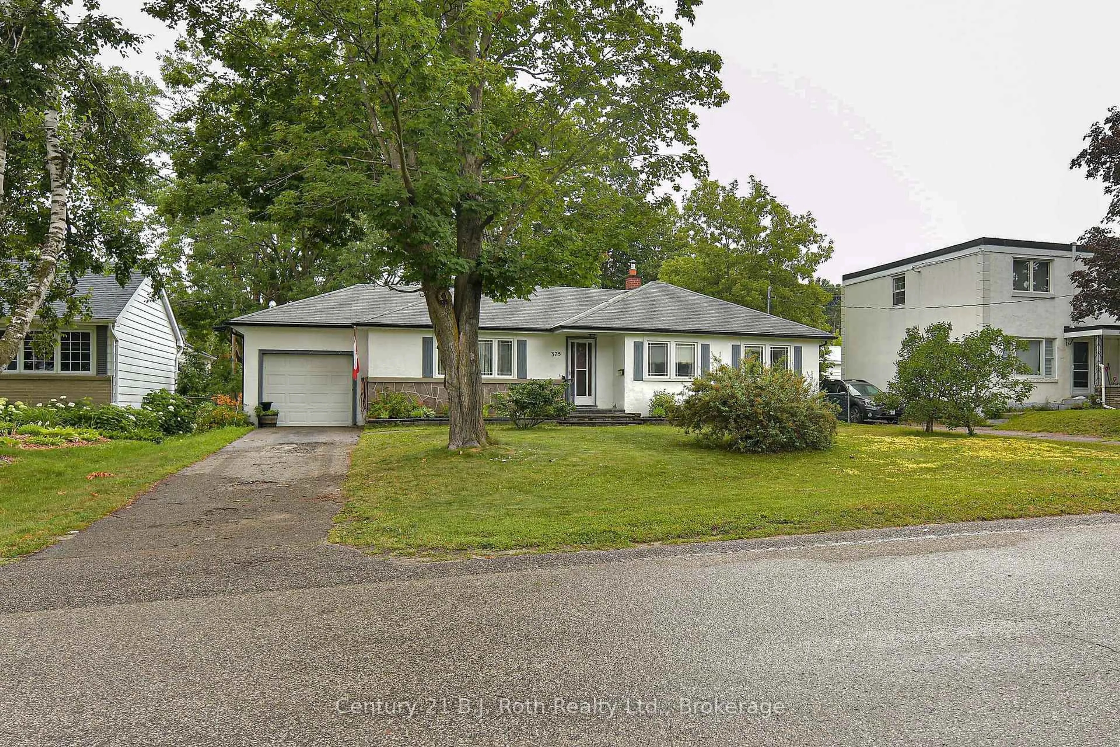 Home with vinyl exterior material, street for 375 Parkhurst Cres, Orillia Ontario L3V 4H7