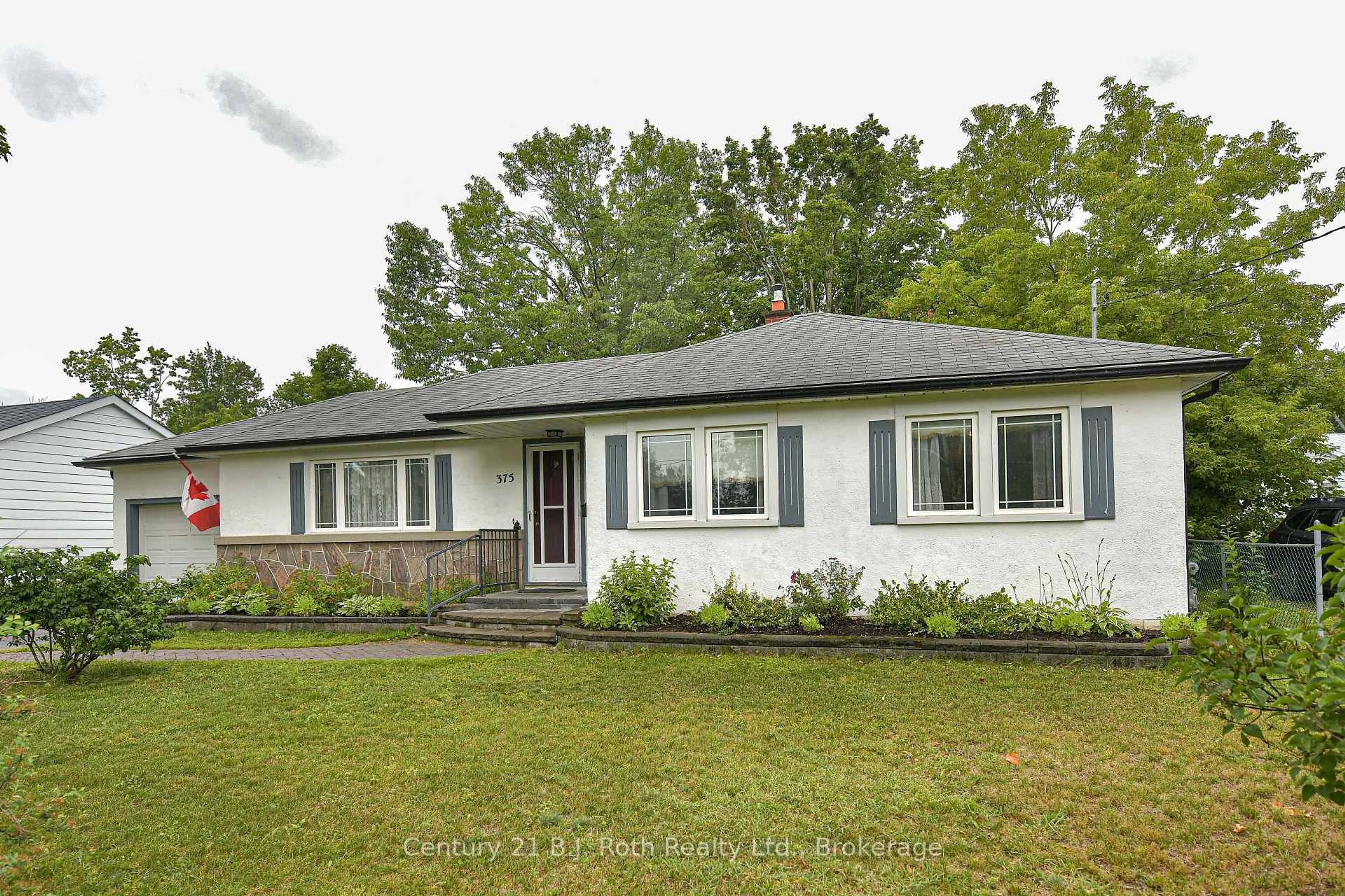 Home with vinyl exterior material, street for 375 Parkhurst Cres, Orillia Ontario L3V 4H7