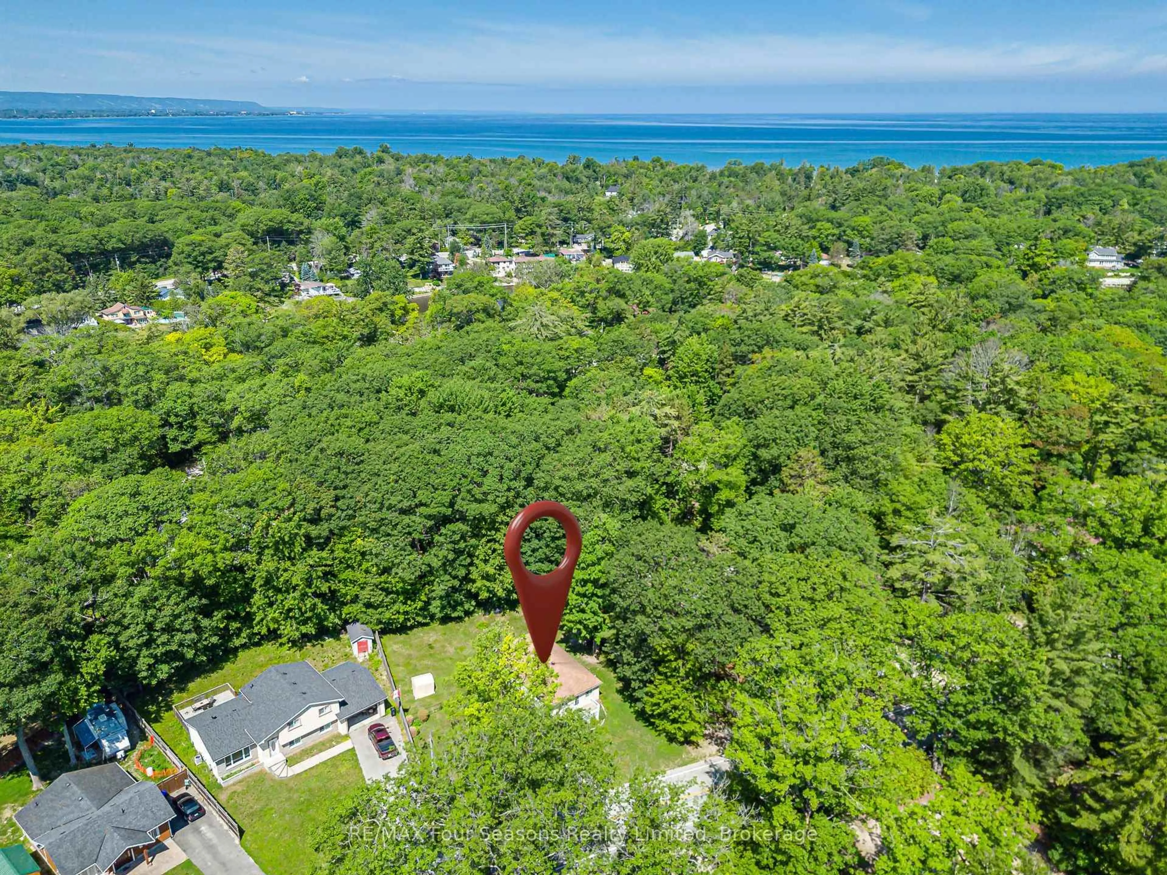 A pic from outside/outdoor area/front of a property/back of a property/a pic from drone, water/lake/river/ocean view for 511 Oxbow Park Dr, Wasaga Beach Ontario L9Z 2T8