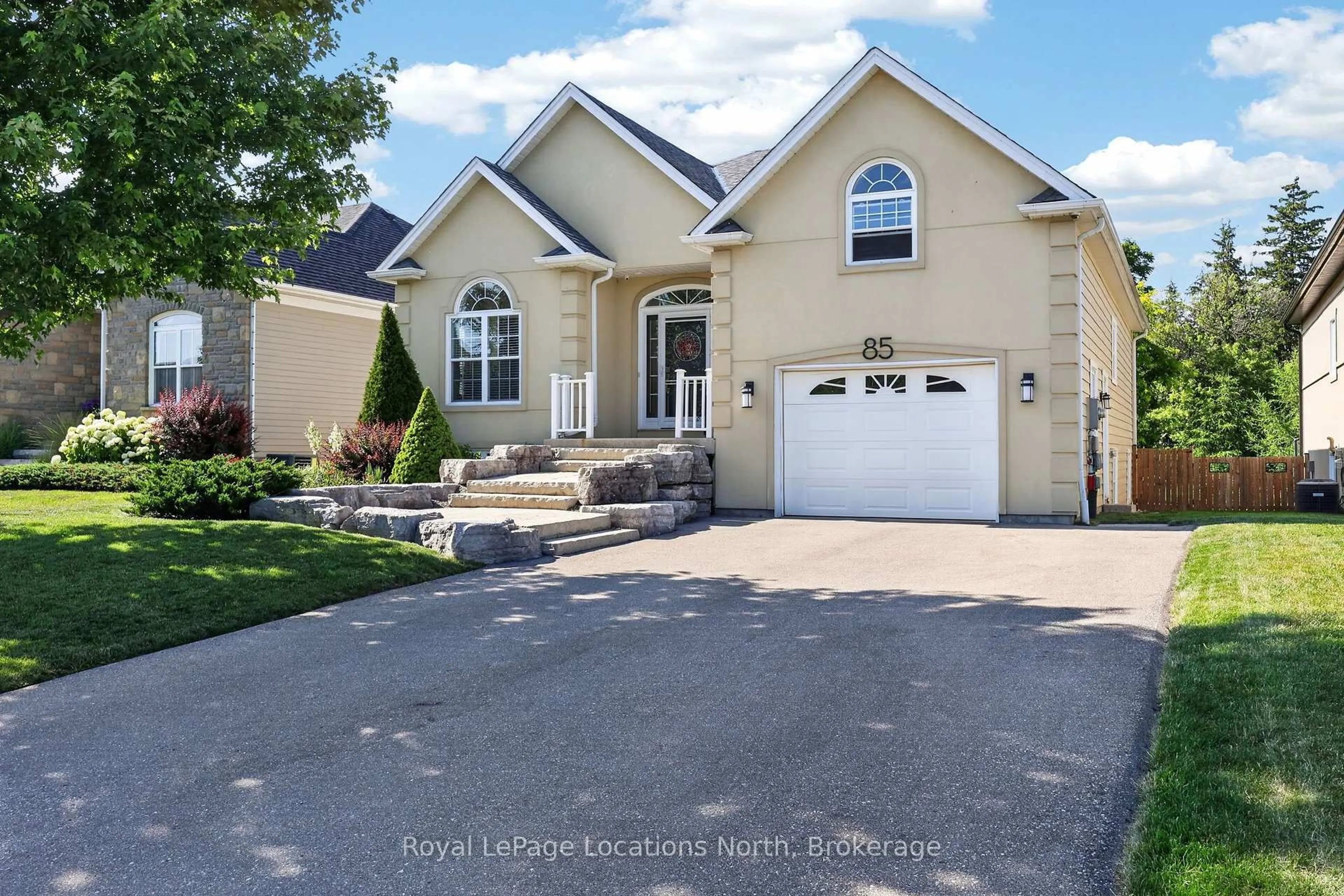 Home with vinyl exterior material, street for 85 Findlay Dr, Collingwood Ontario L9Y 0G2