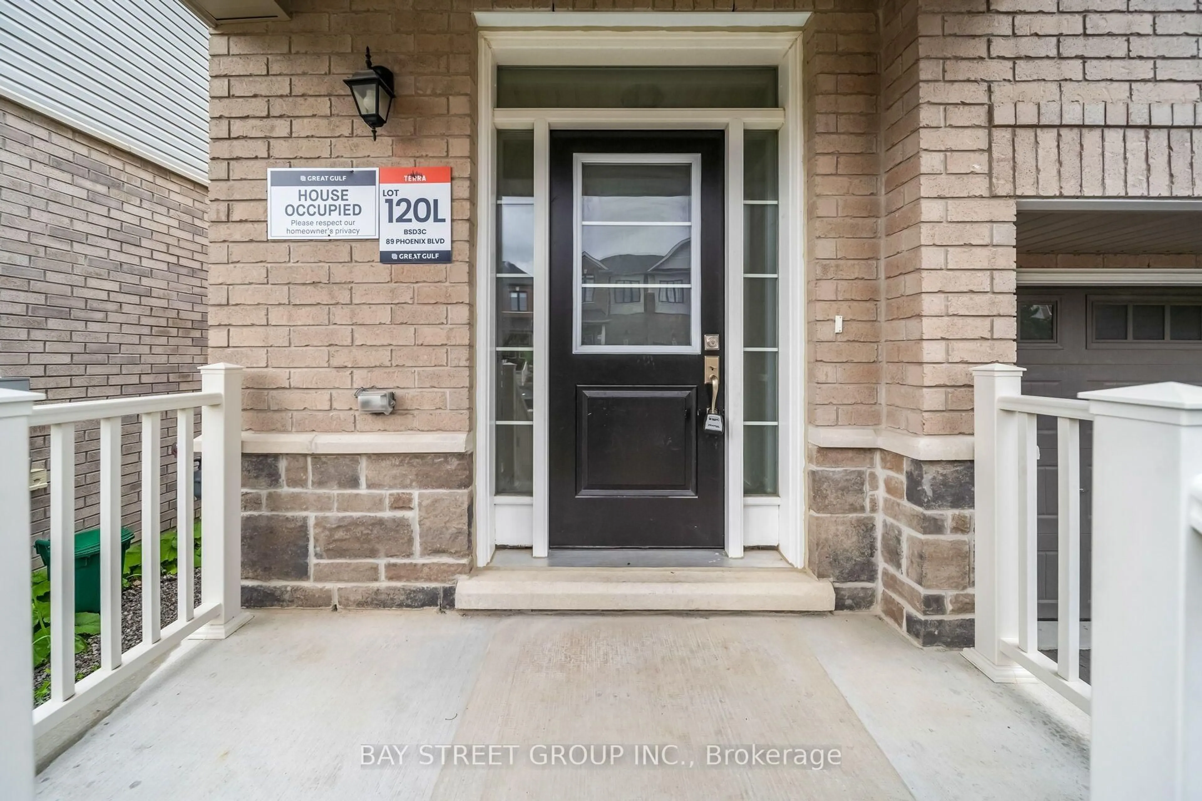 Indoor entryway for 89 Phoenix Blvd, Barrie Ontario L9S 2Z5