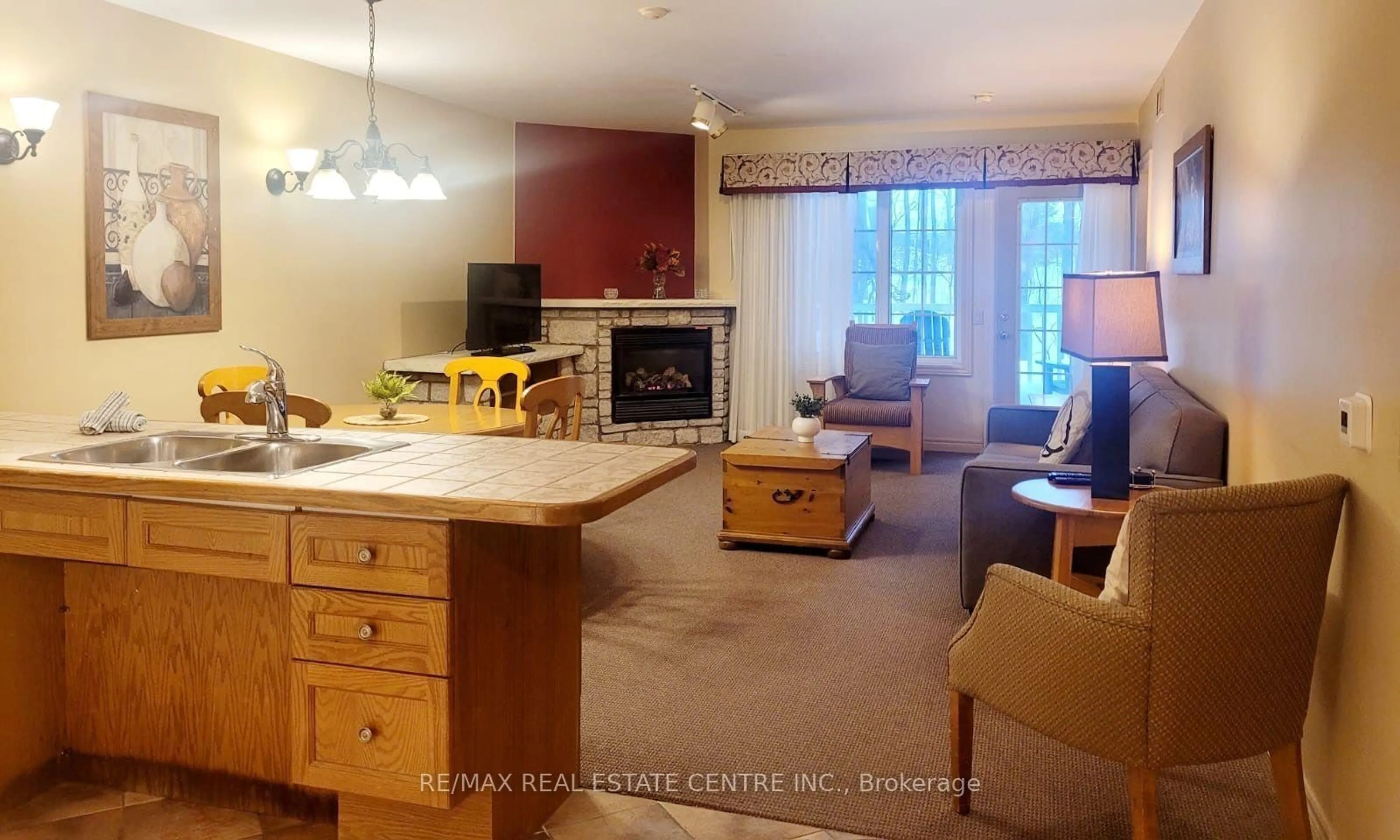 Living room with furniture, unknown for 90 Highland Dr #2120, Oro-Medonte Ontario L0L 2L0