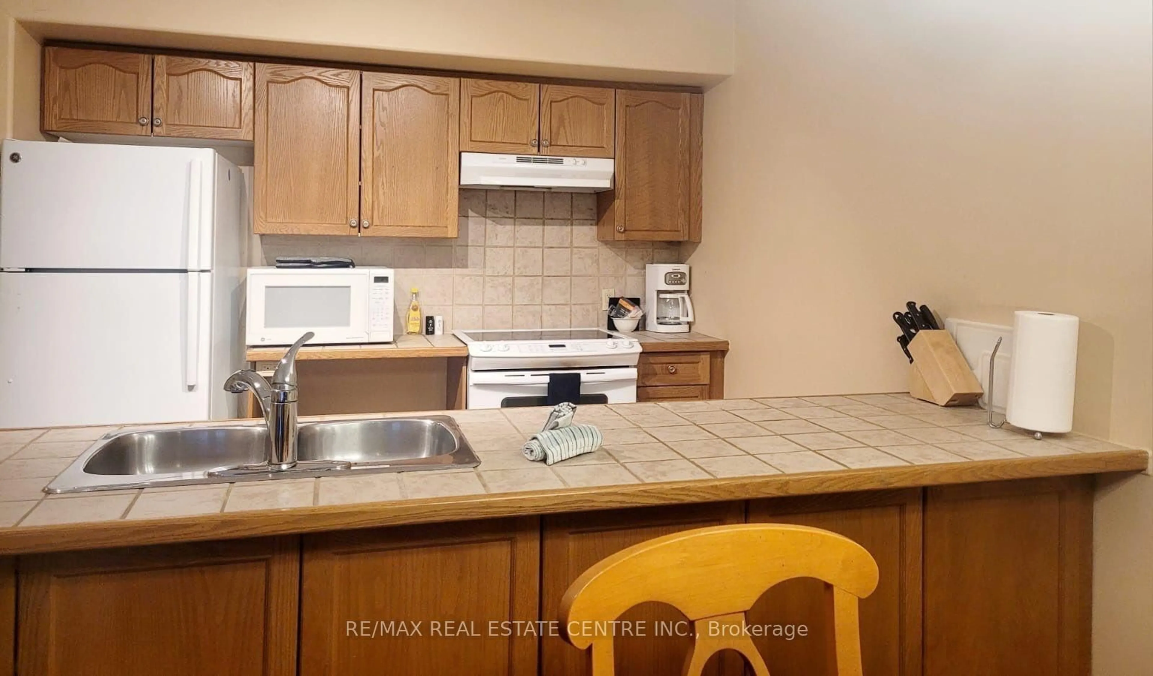 Standard kitchen, unknown for 90 Highland Dr #2120, Oro-Medonte Ontario L0L 2L0