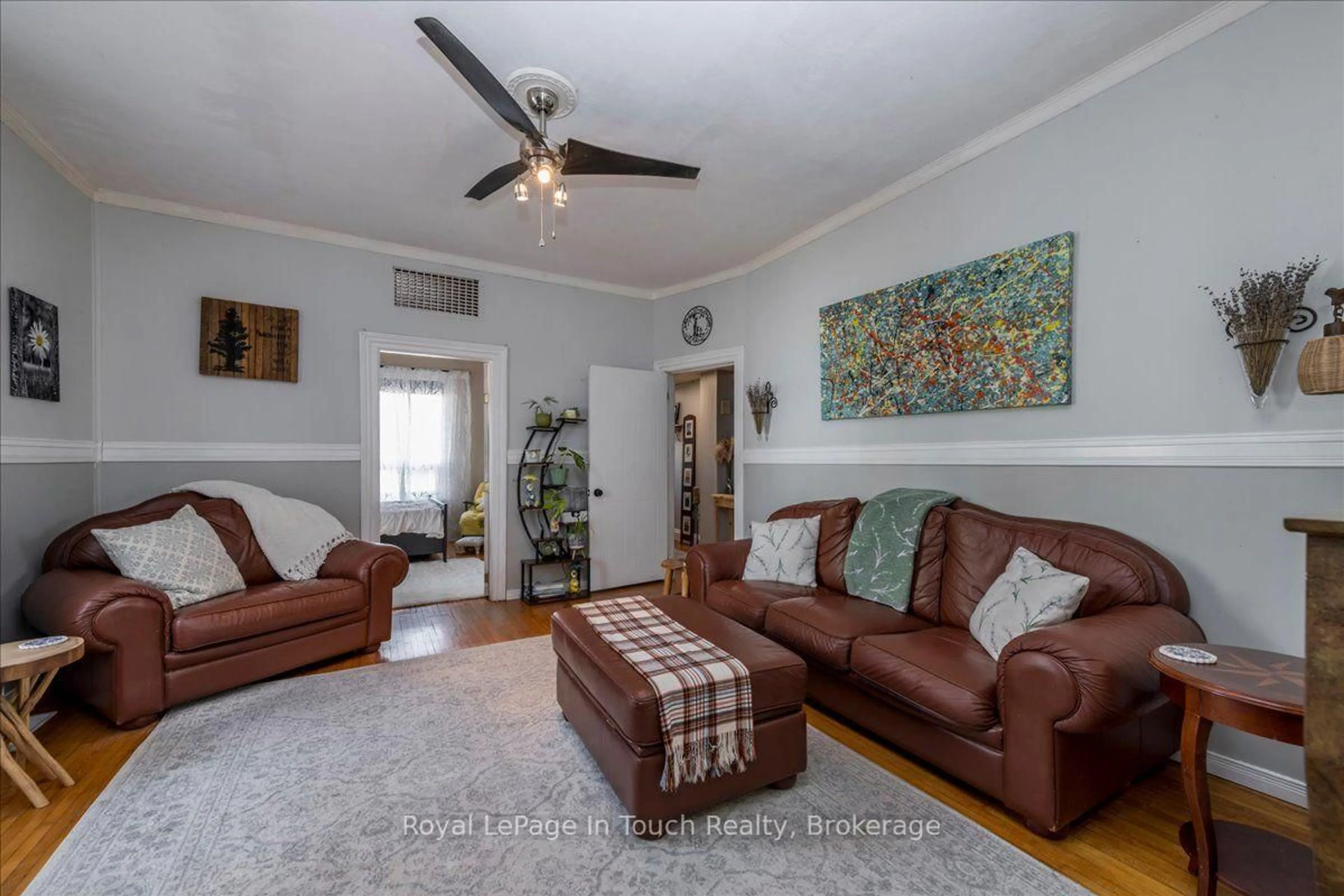 Living room with furniture, unknown for 4 Gray St, Severn Ontario L0K 1E0