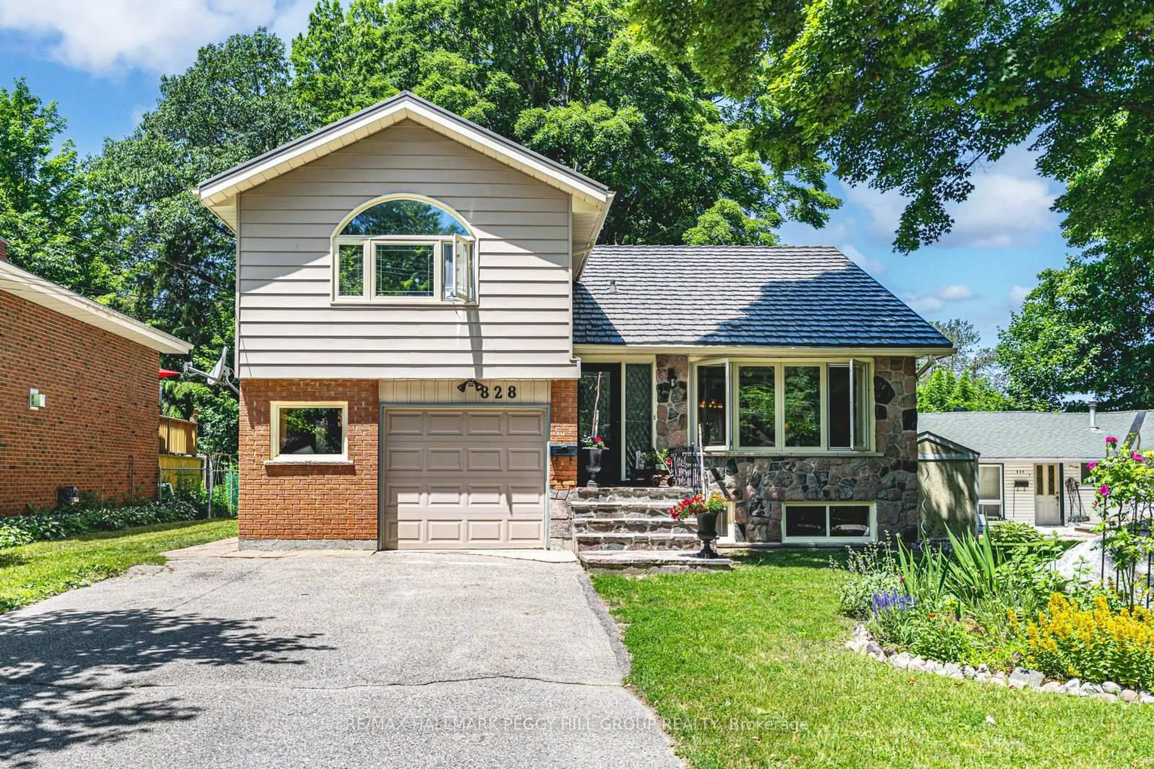 Unknown for 828 Dominion Ave, Midland Ontario L4R 1S7